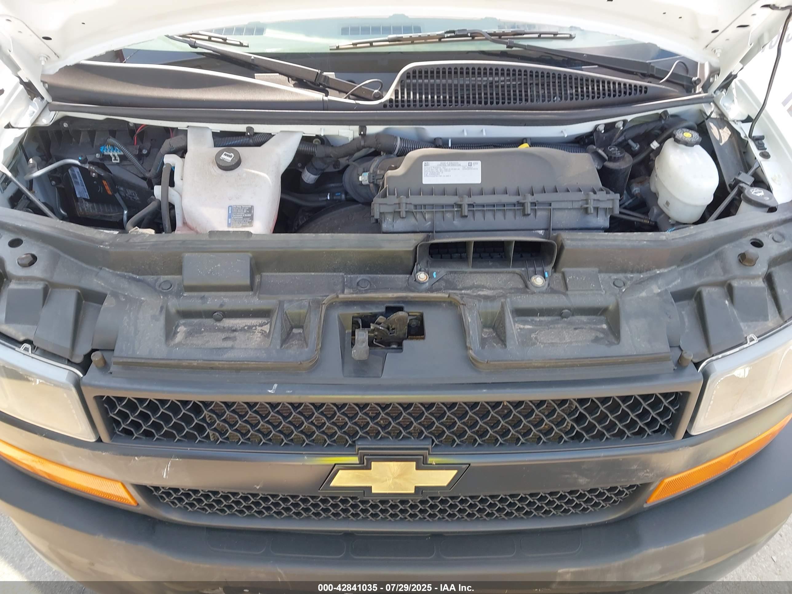 CHEVROLET EXPRESS image 10