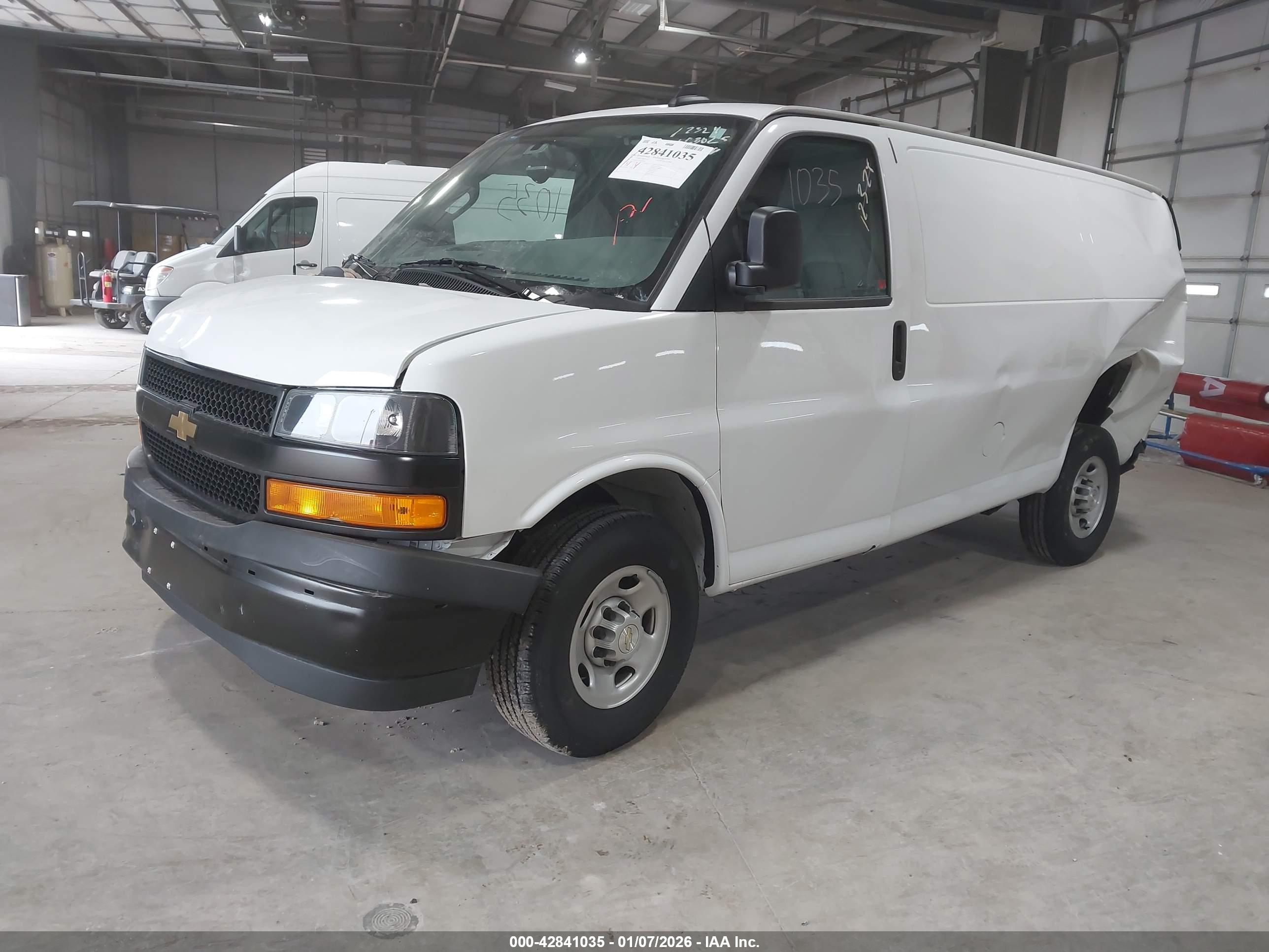 CHEVROLET EXPRESS image 2