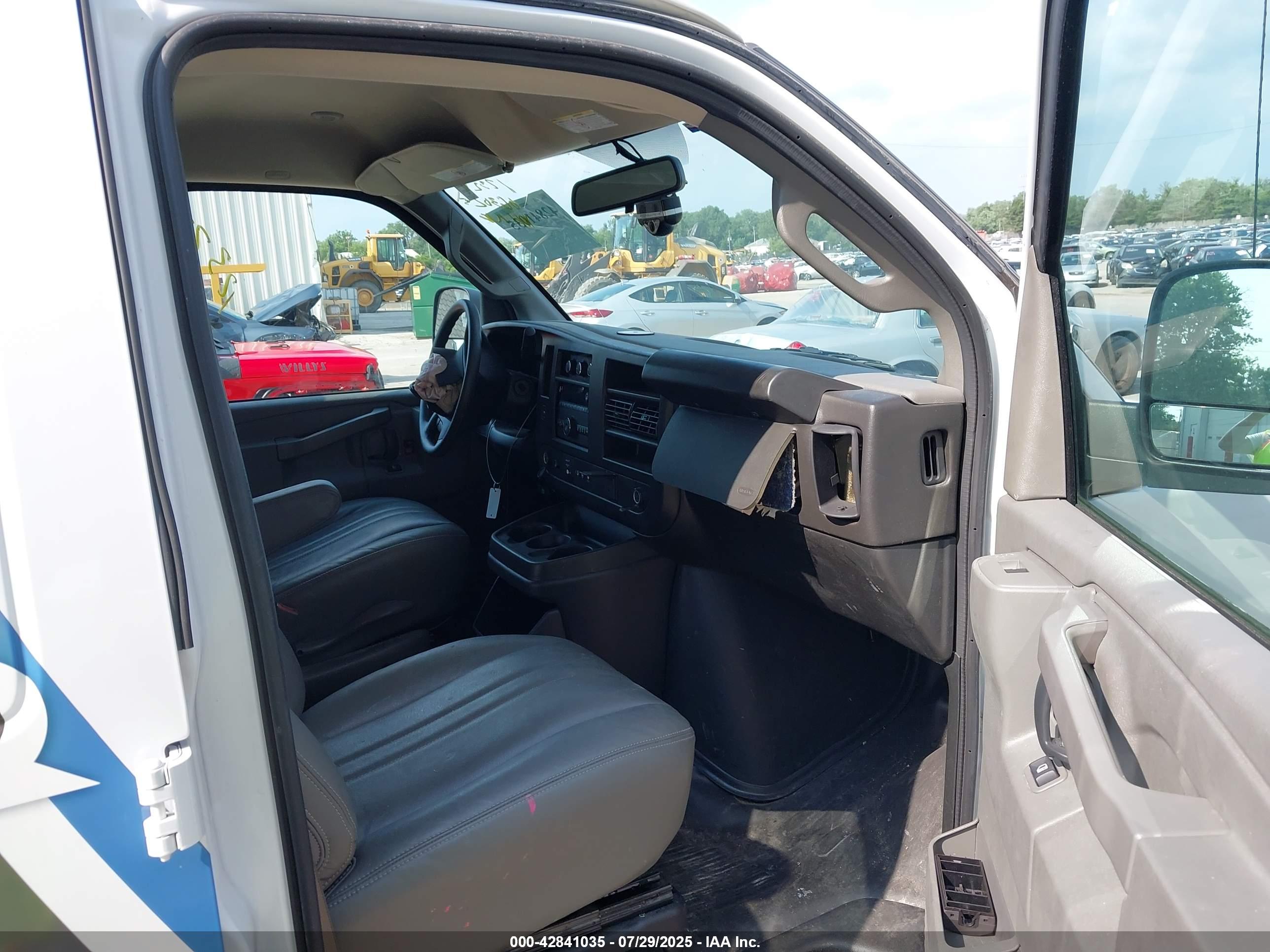 CHEVROLET EXPRESS image 5