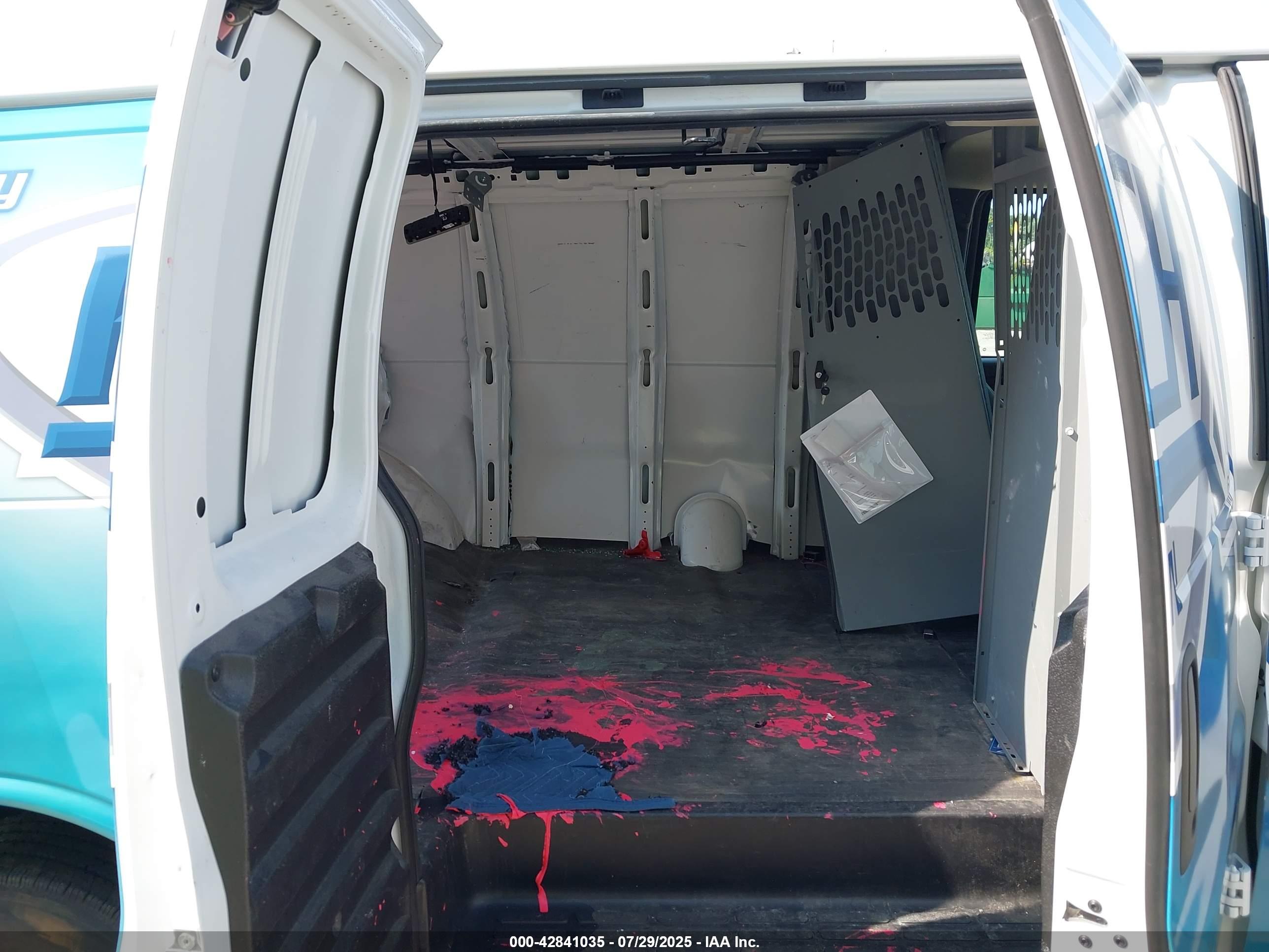 CHEVROLET EXPRESS image 8