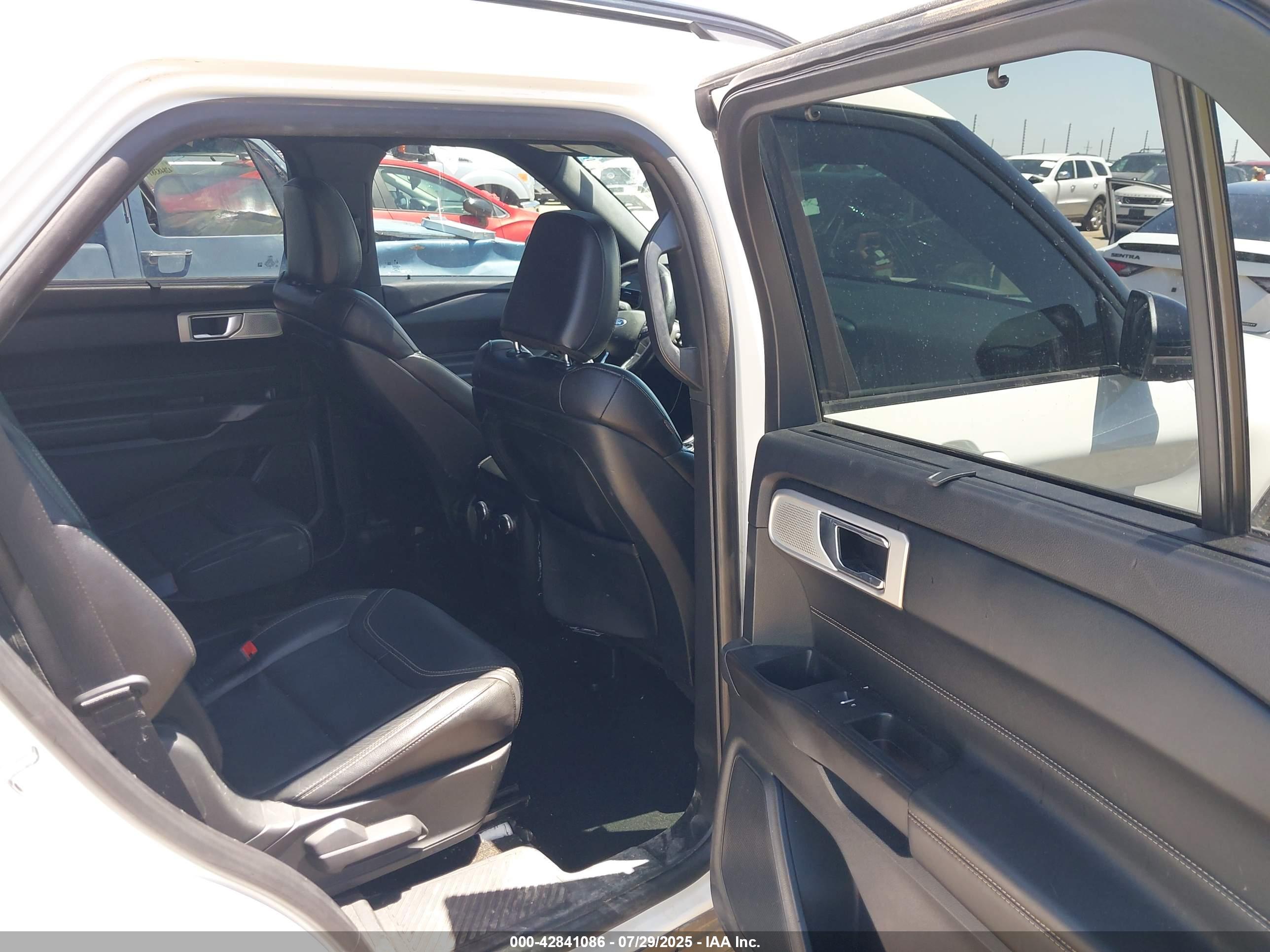 FORD EXPLORER image 8