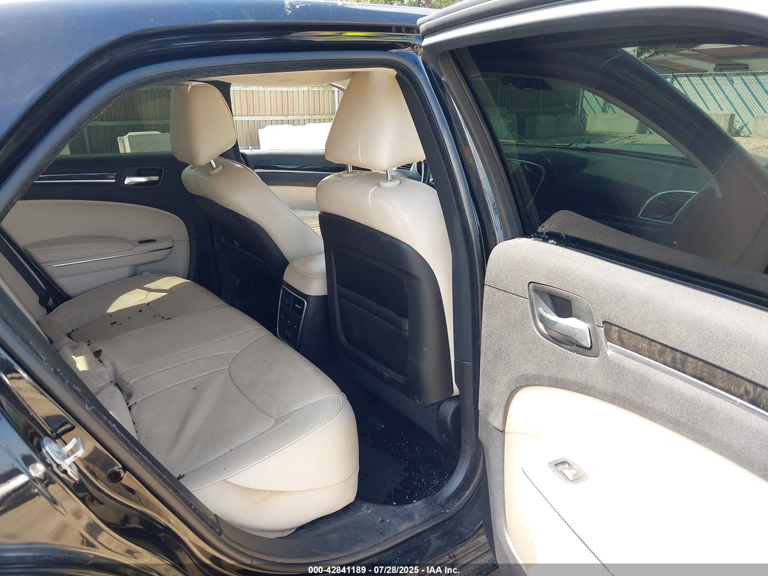 CHRYSLER 300C image 8