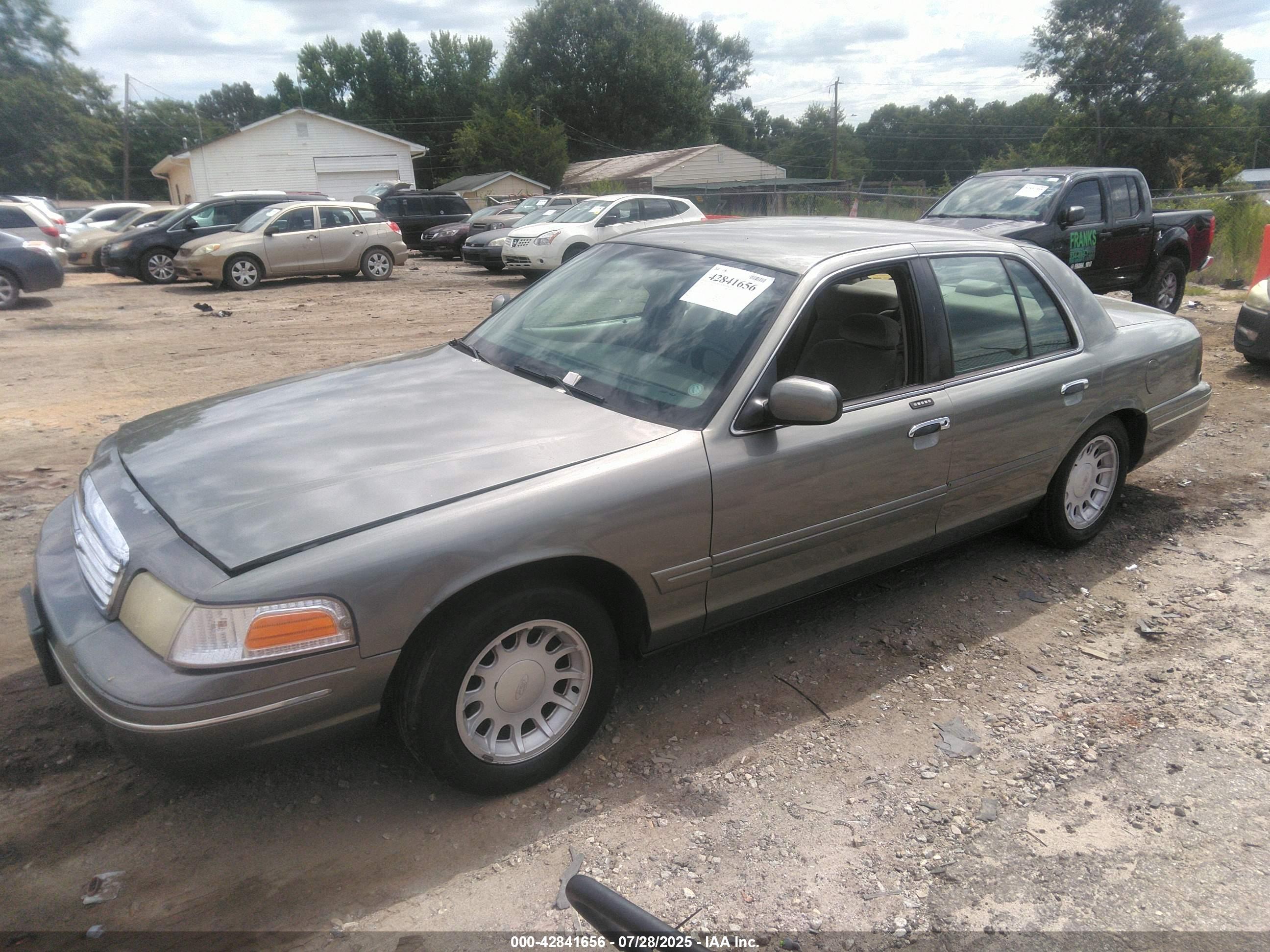 FORD CROWN image 2
