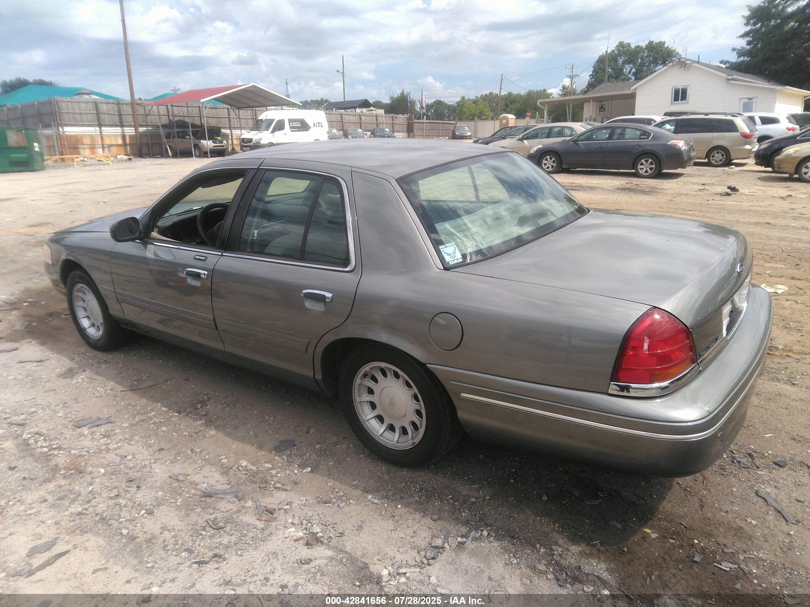FORD CROWN image 3