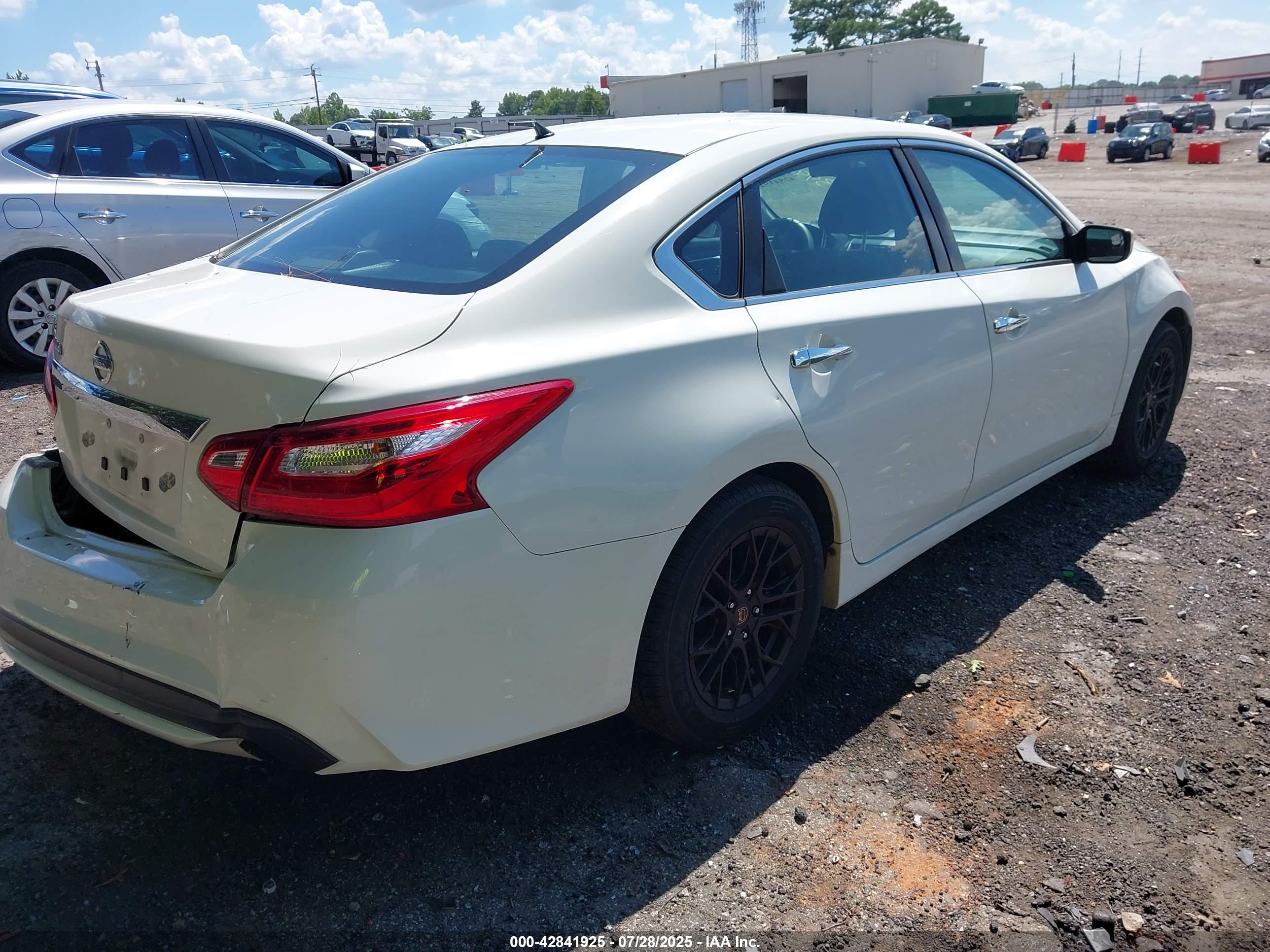 NISSAN ALTIMA image 4