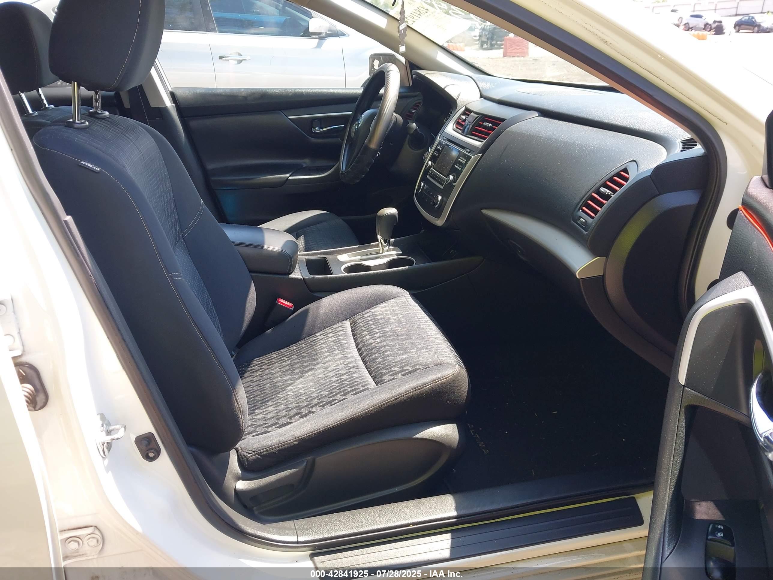 NISSAN ALTIMA image 5