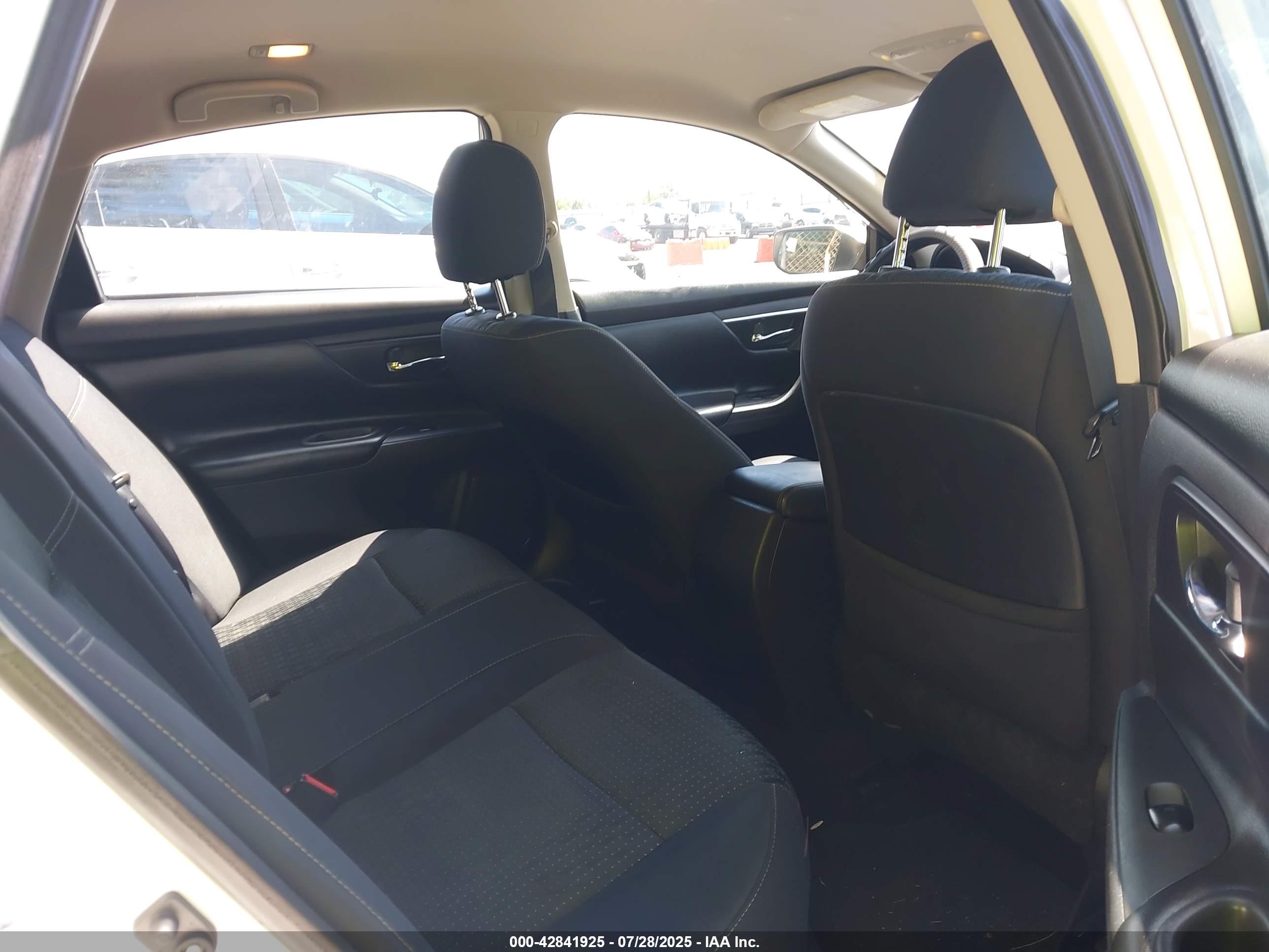 NISSAN ALTIMA image 8