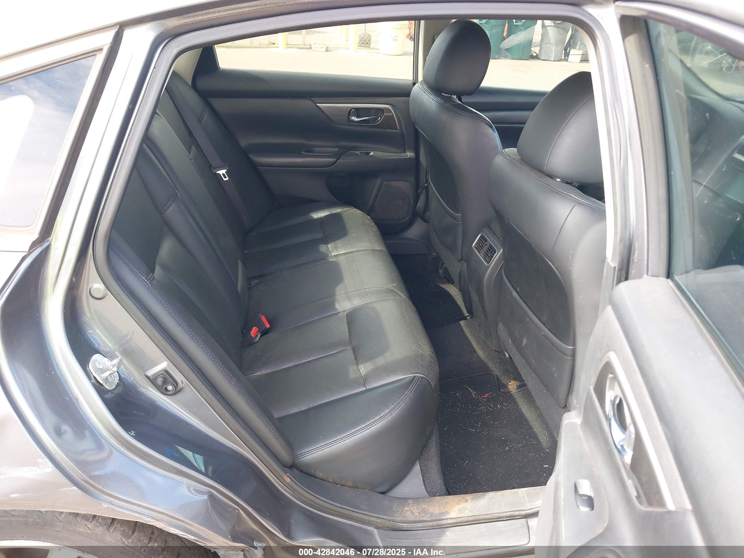 NISSAN ALTIMA image 8