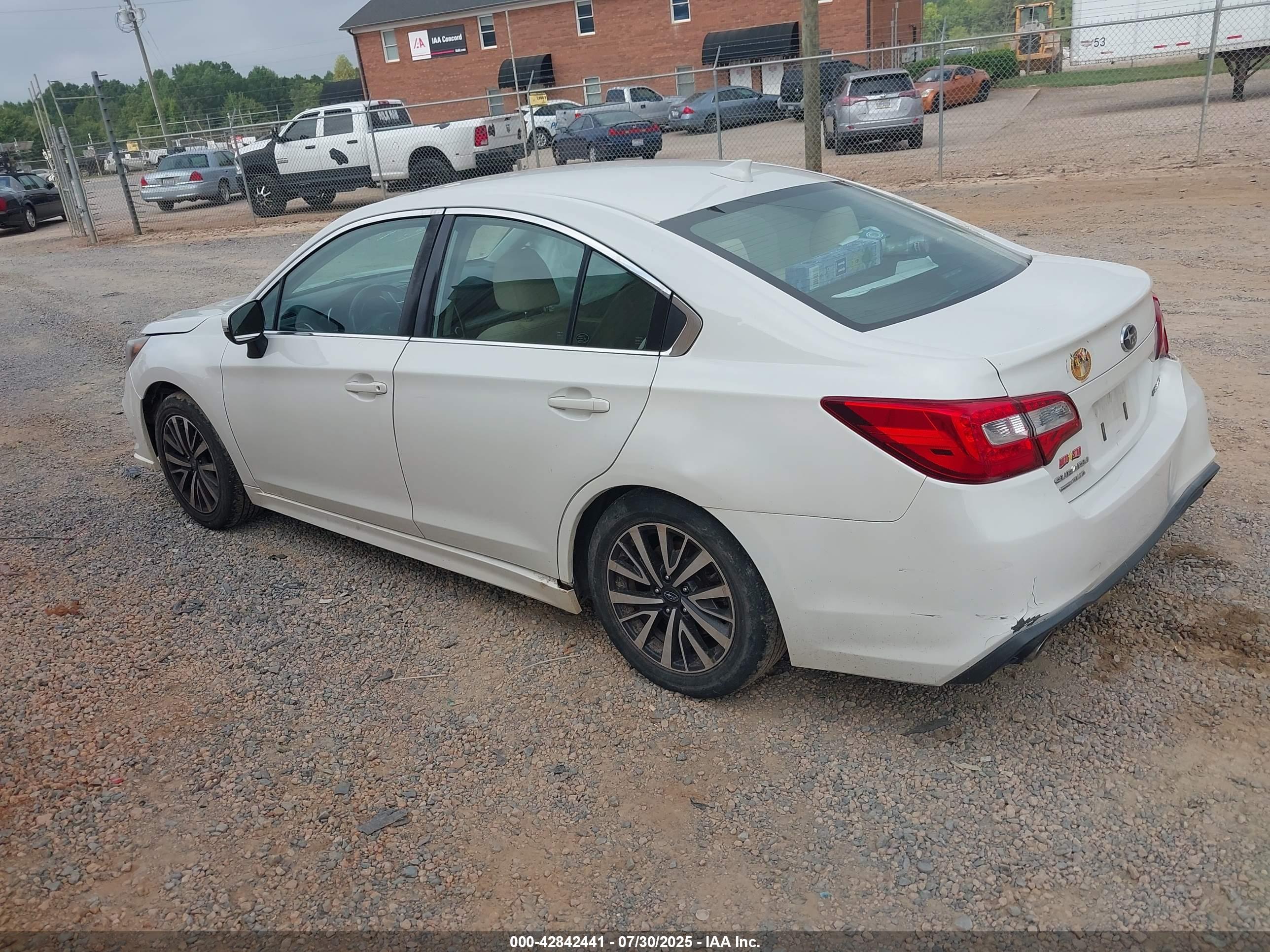 SUBARU LEGACY image 3