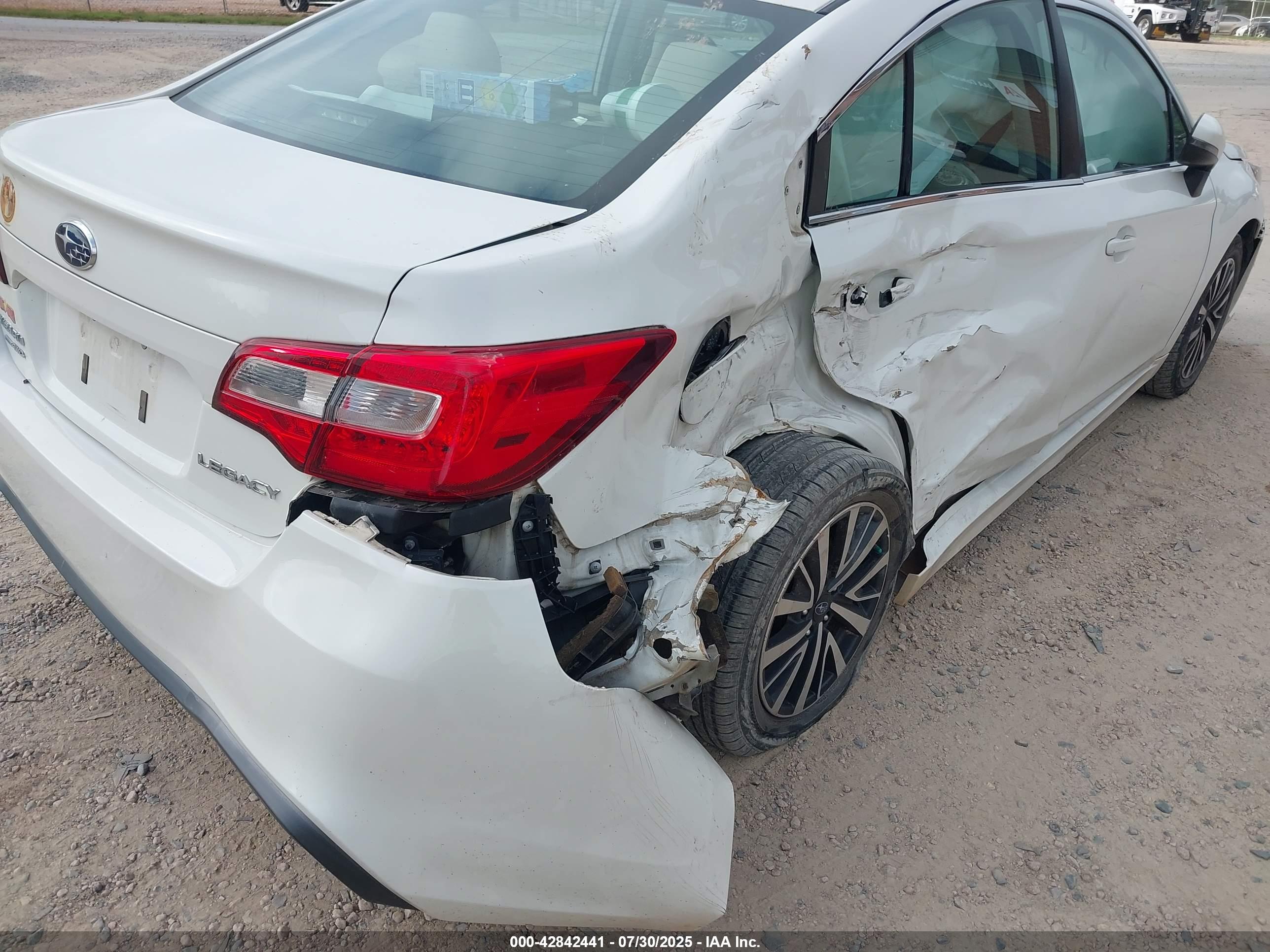 SUBARU LEGACY image 6