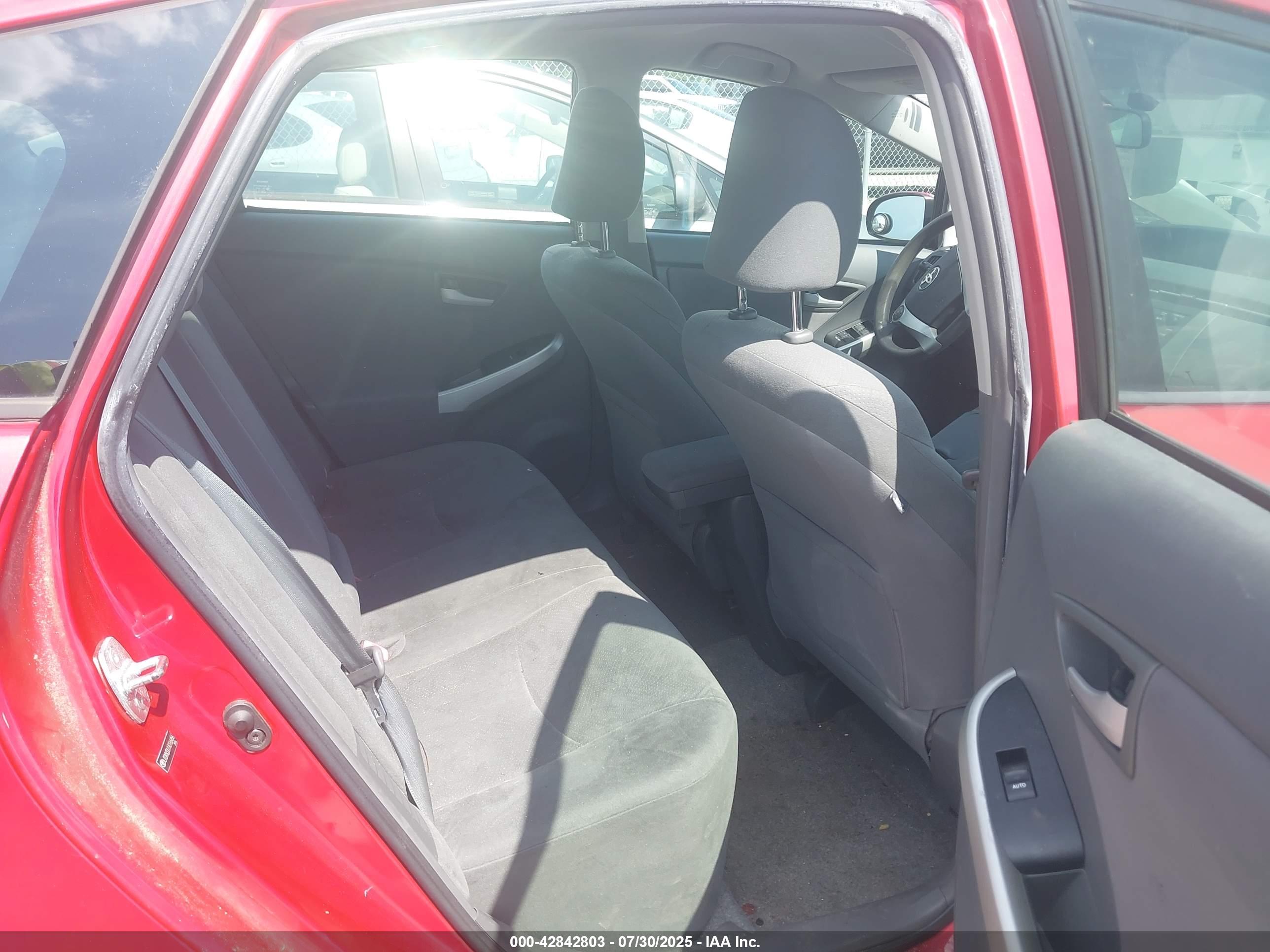 TOYOTA PRIUS image 8