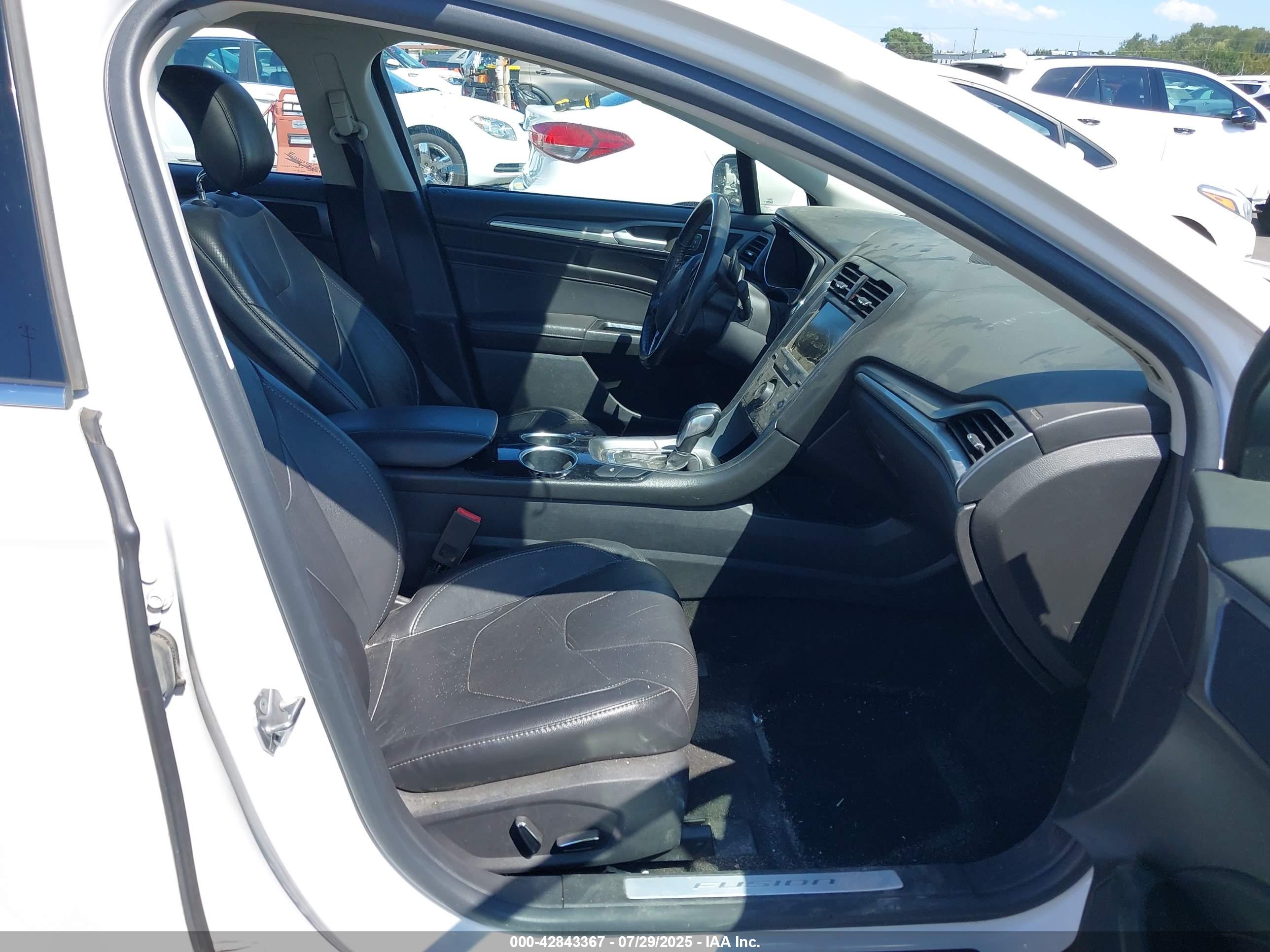 FORD FUSION image 5