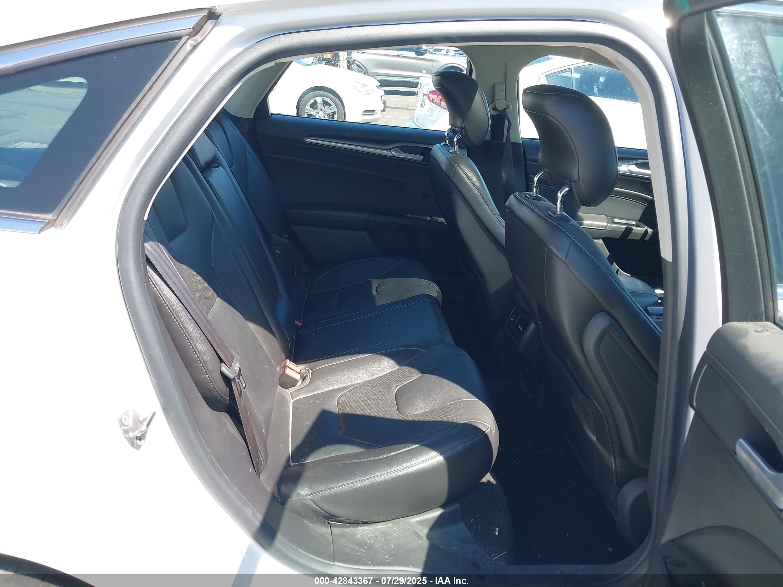 FORD FUSION image 8