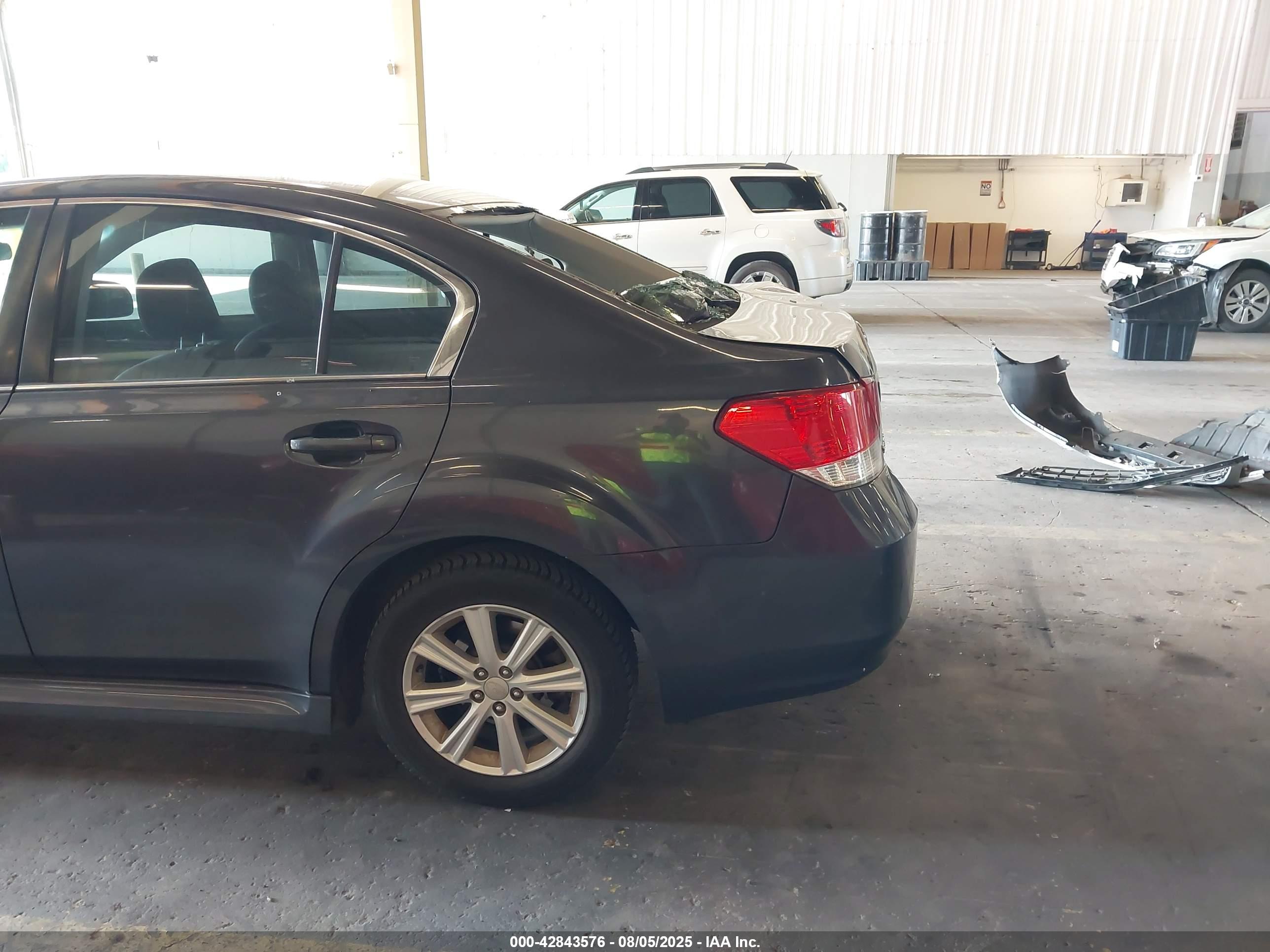 SUBARU LEGACY image 6