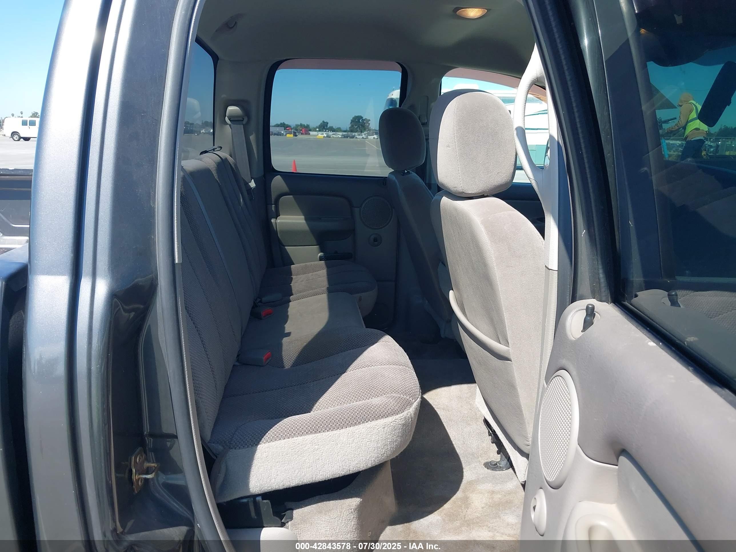 DODGE RAM image 8