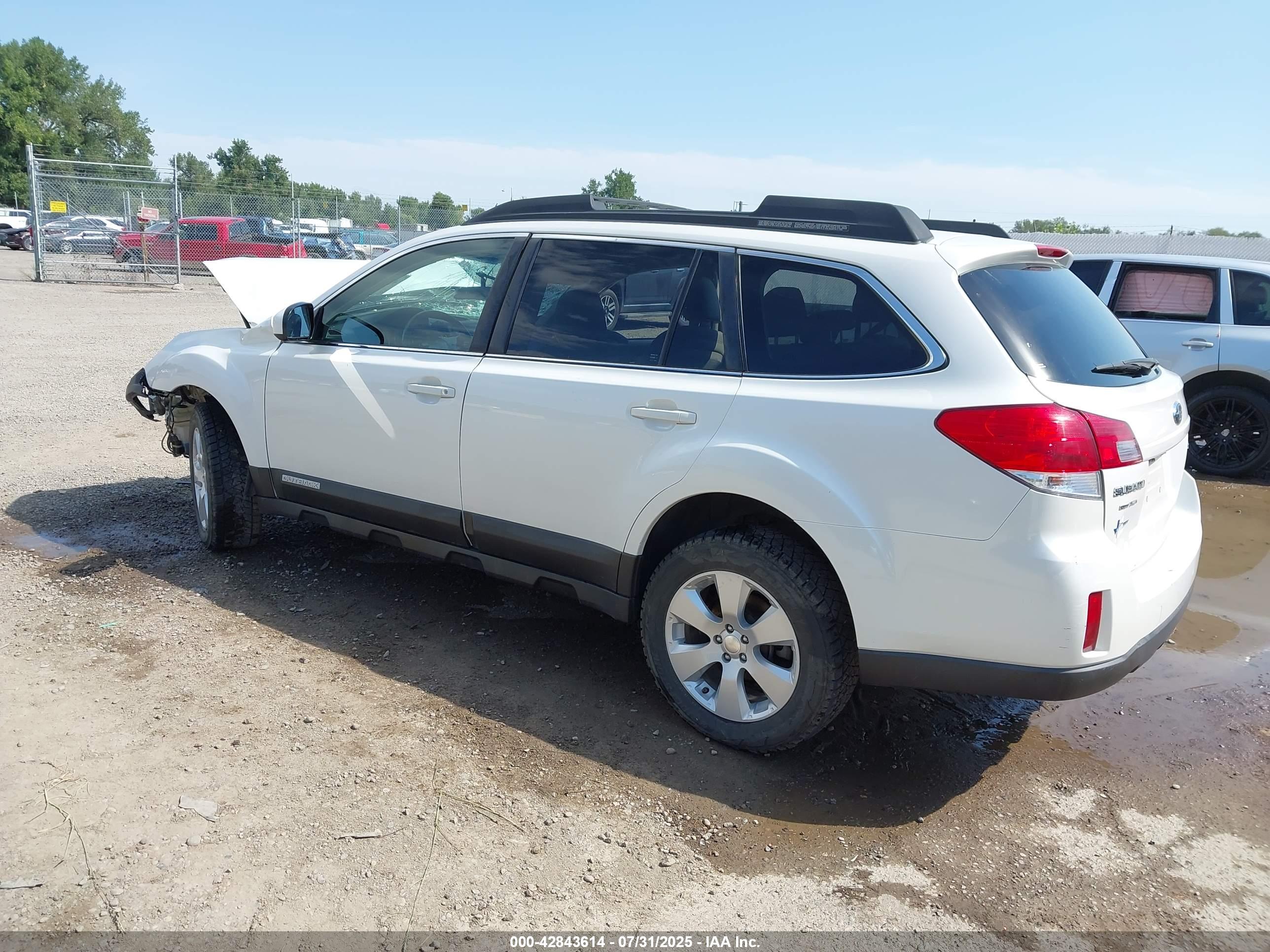 SUBARU OUTBACK image 3