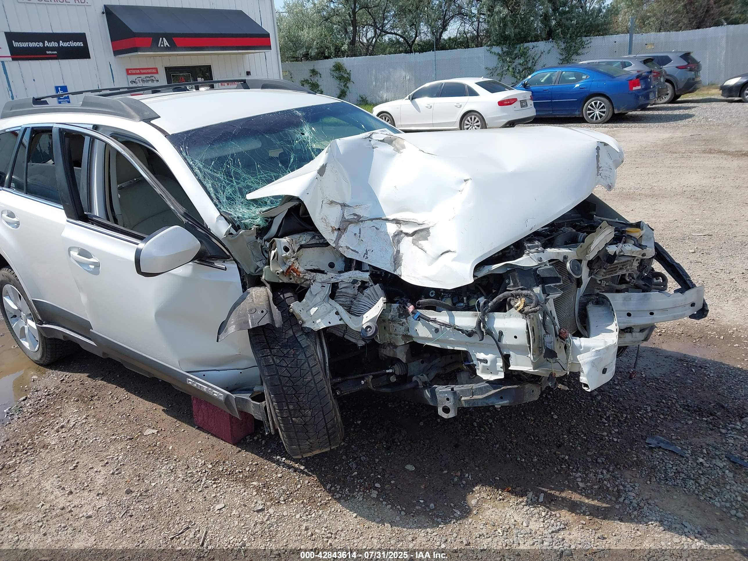 SUBARU OUTBACK image 6