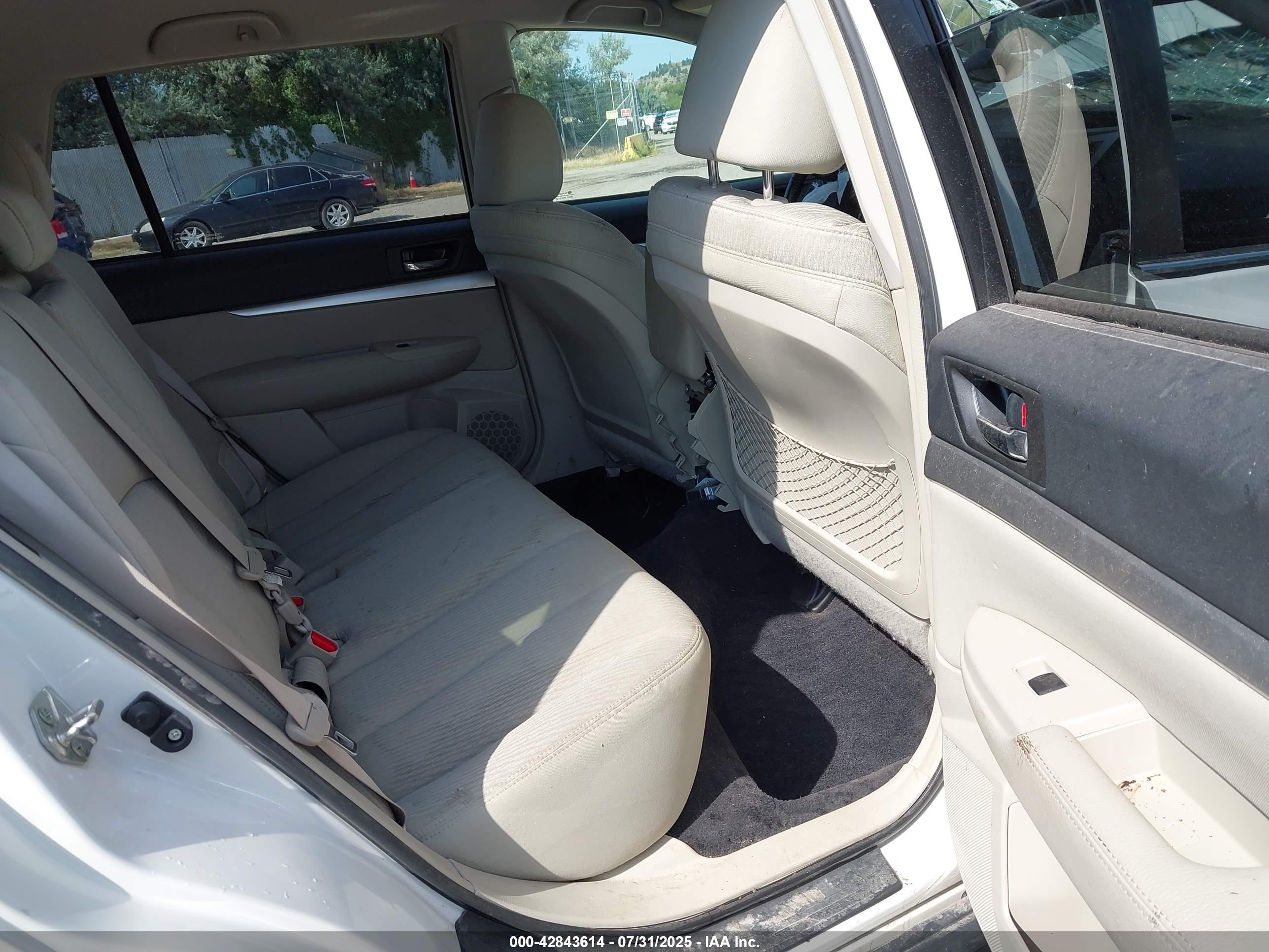 SUBARU OUTBACK image 8