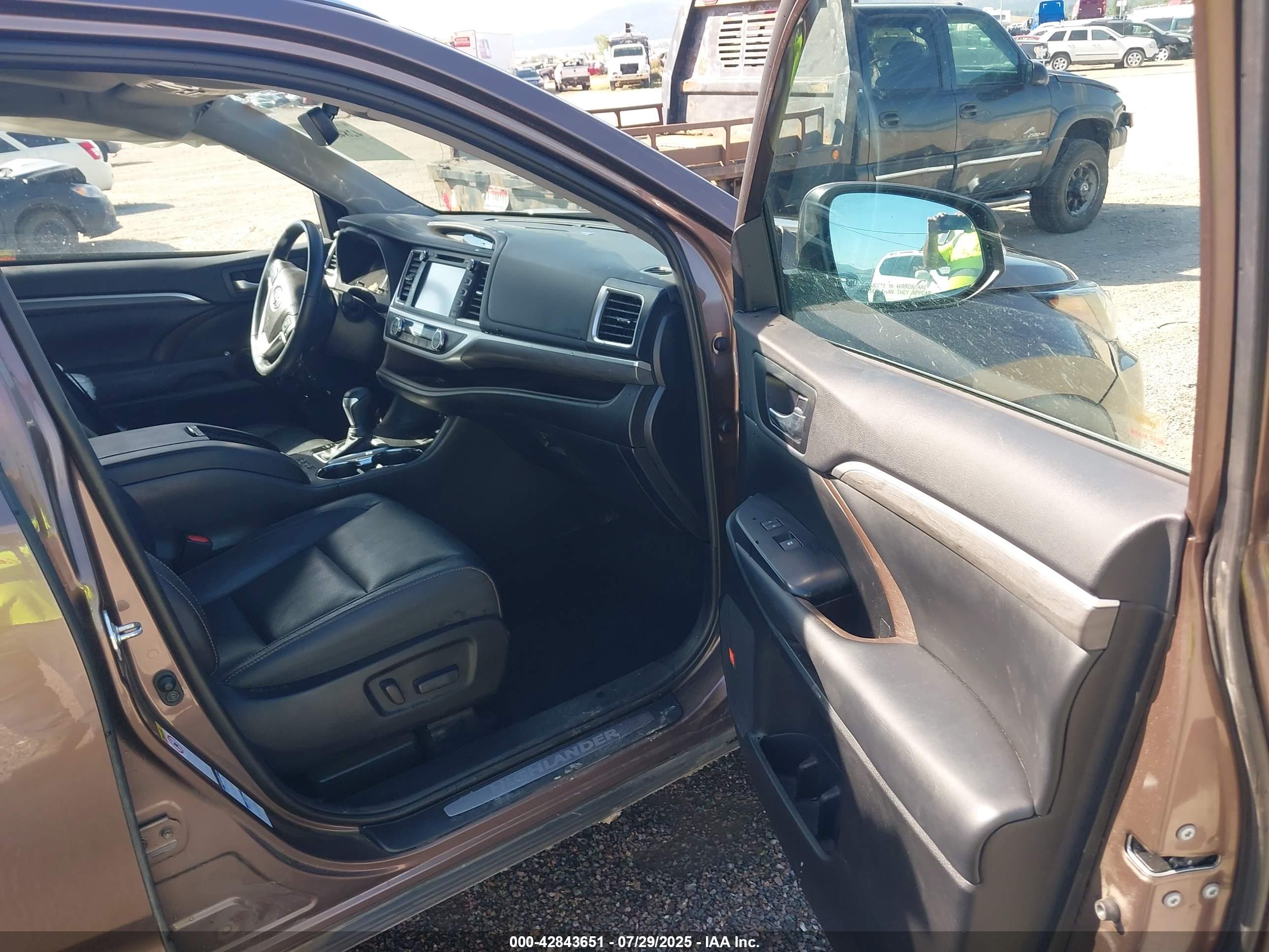 TOYOTA HIGHLANDER image 5