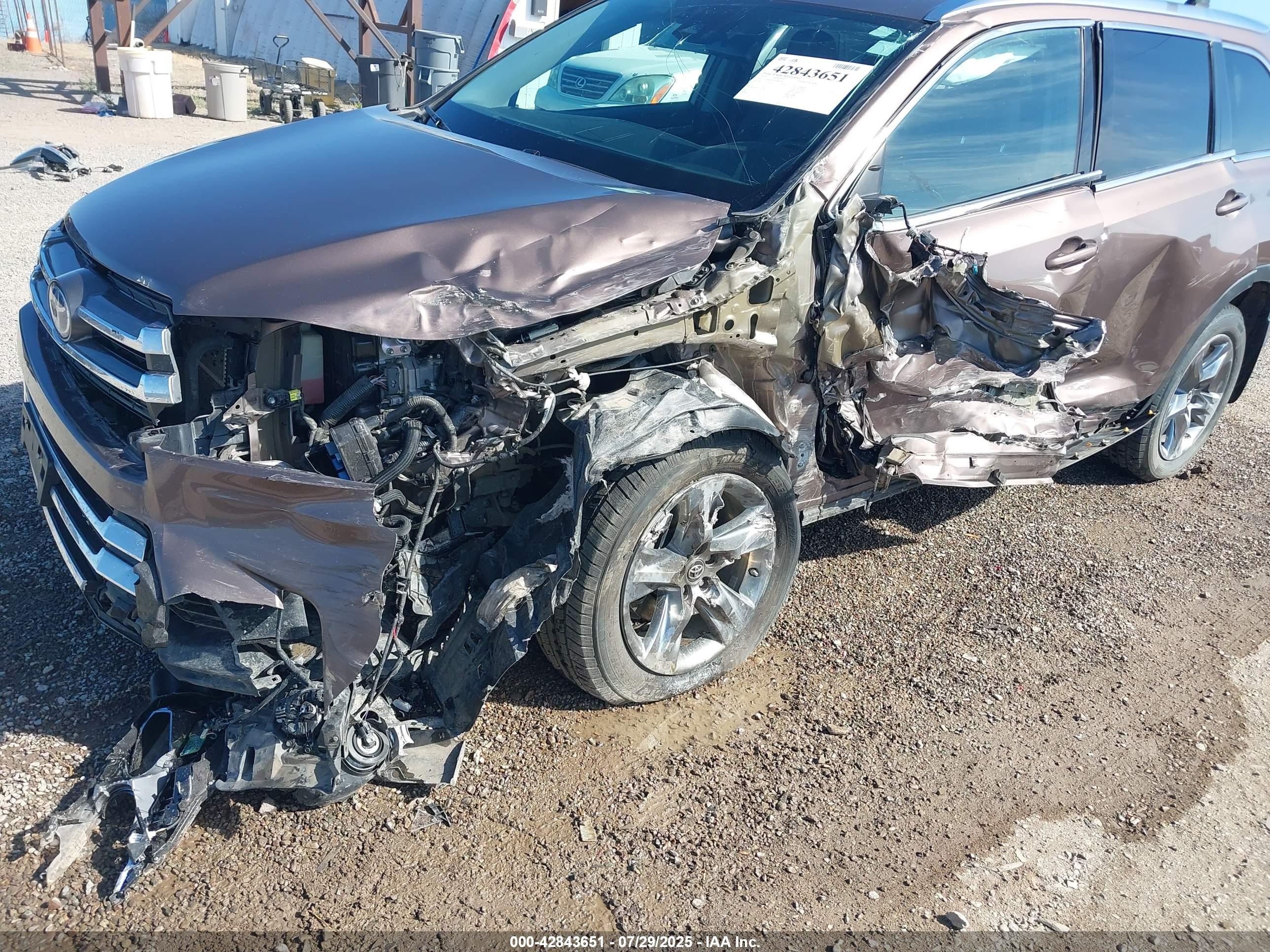 TOYOTA HIGHLANDER image 6