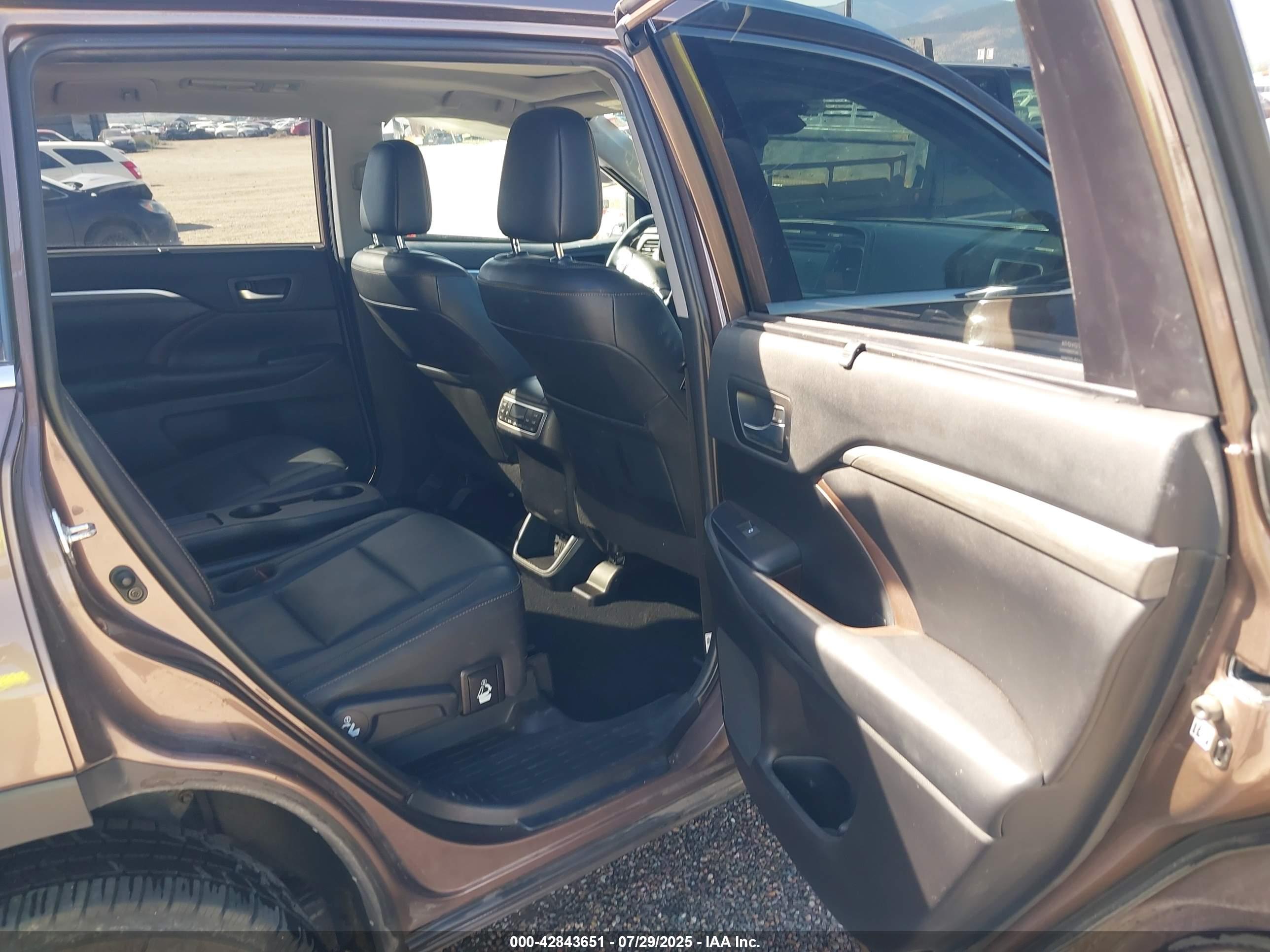 TOYOTA HIGHLANDER image 8