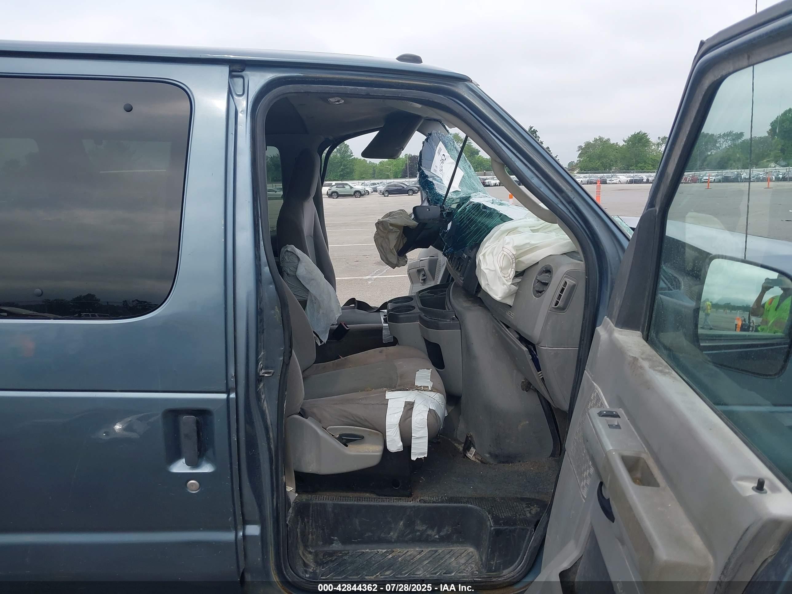 FORD E-350 image 5