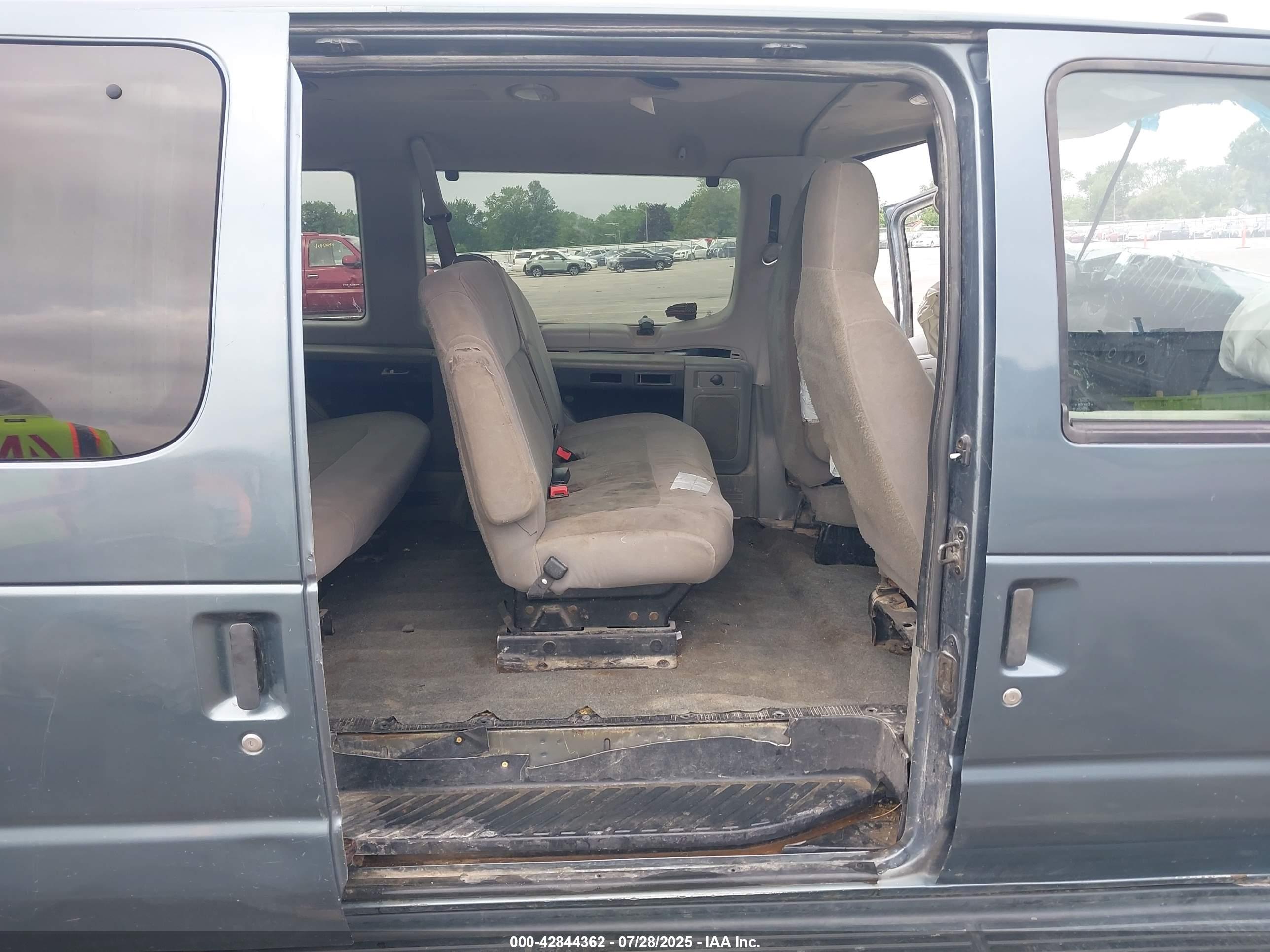 FORD E-350 image 8