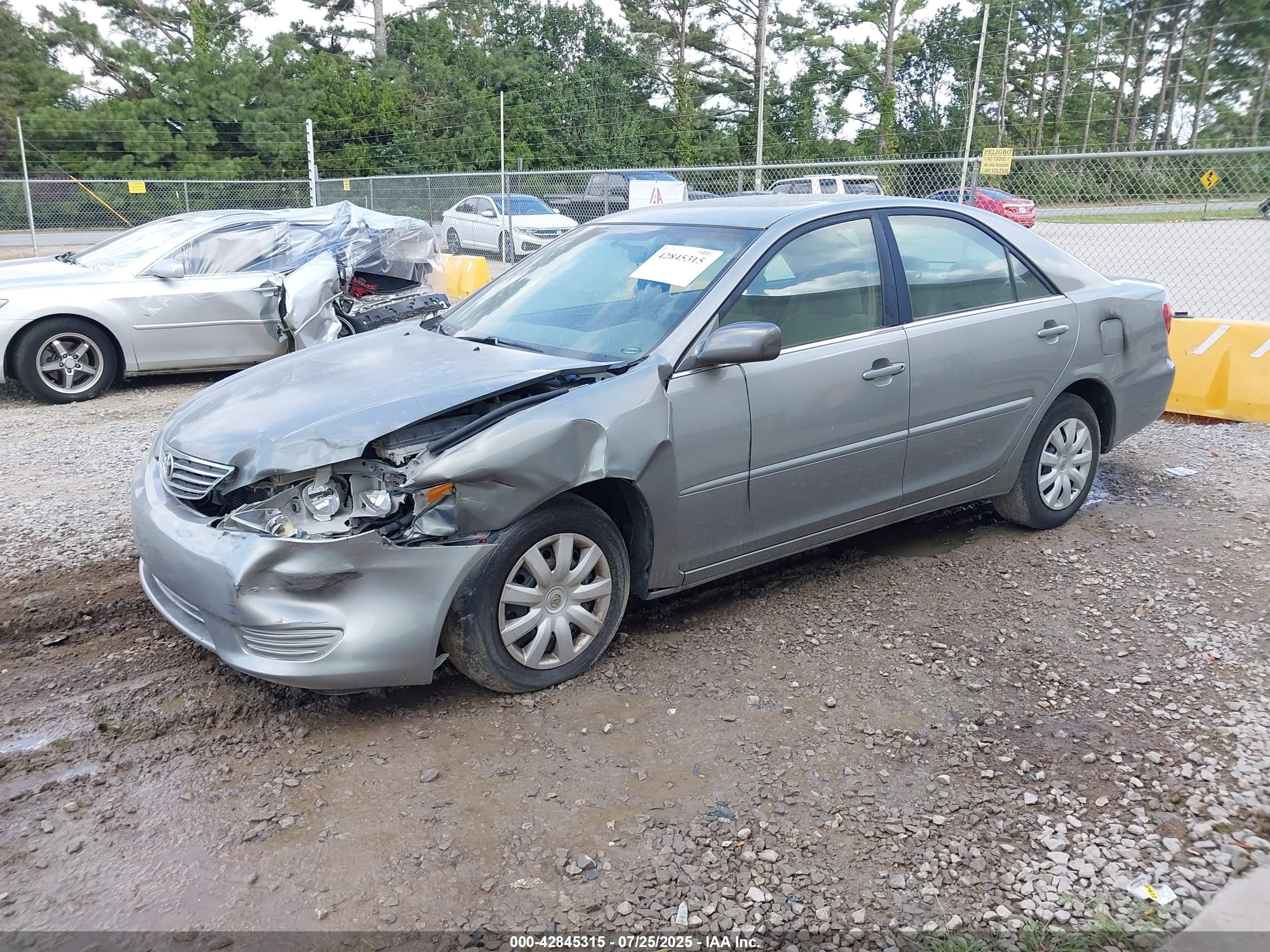 TOYOTA CAMRY image 2