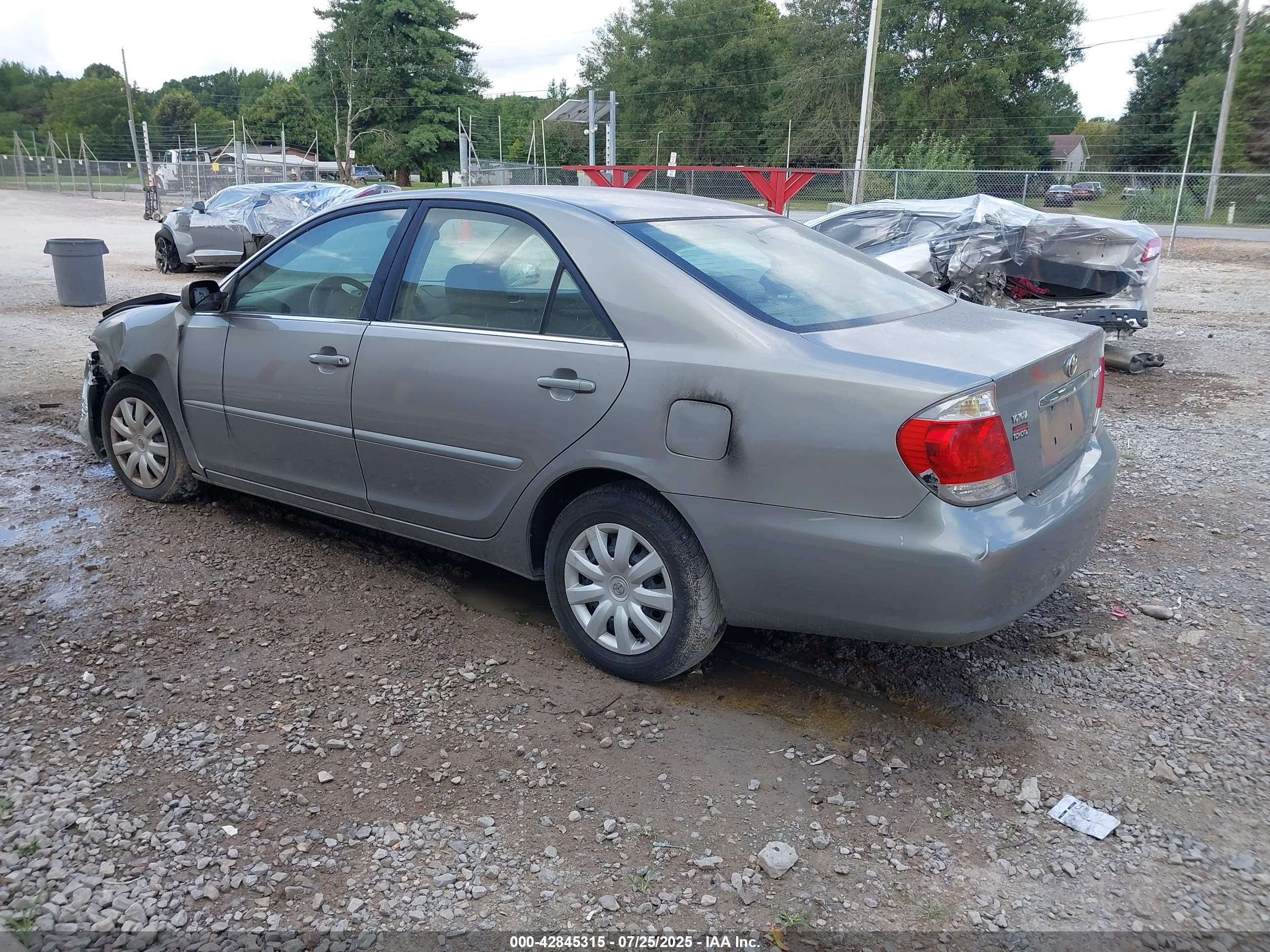 TOYOTA CAMRY image 3
