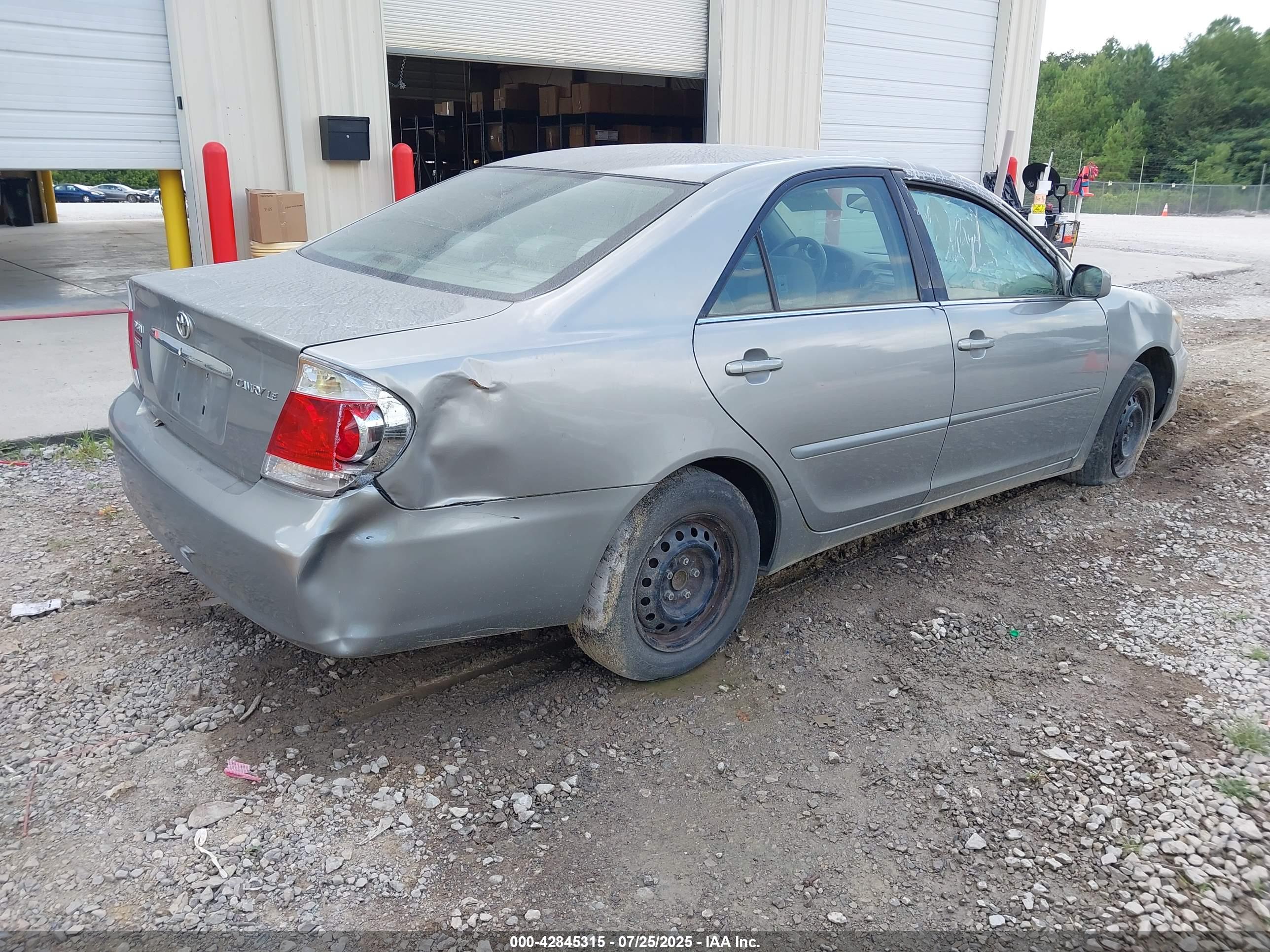 TOYOTA CAMRY image 4