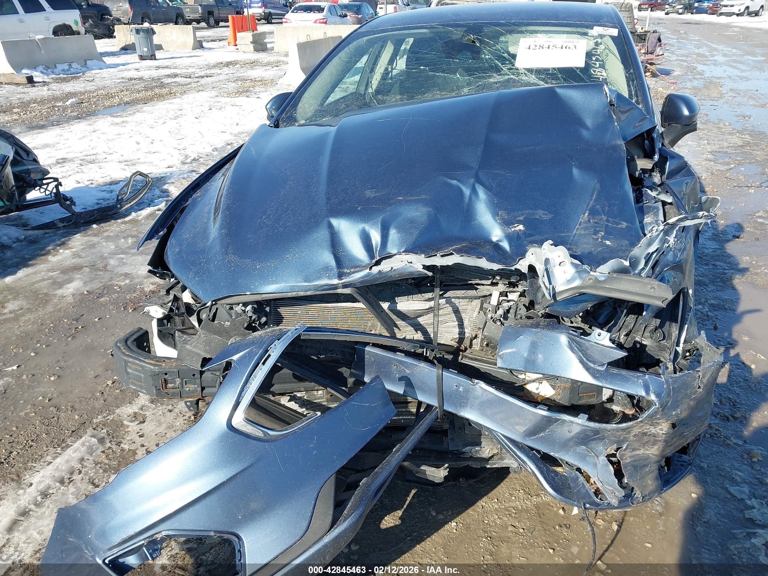 FORD FUSION image 10