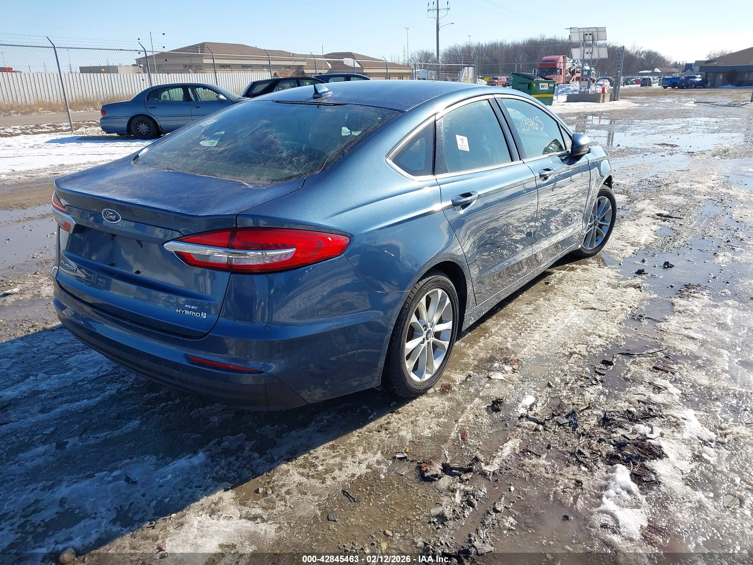 FORD FUSION image 4