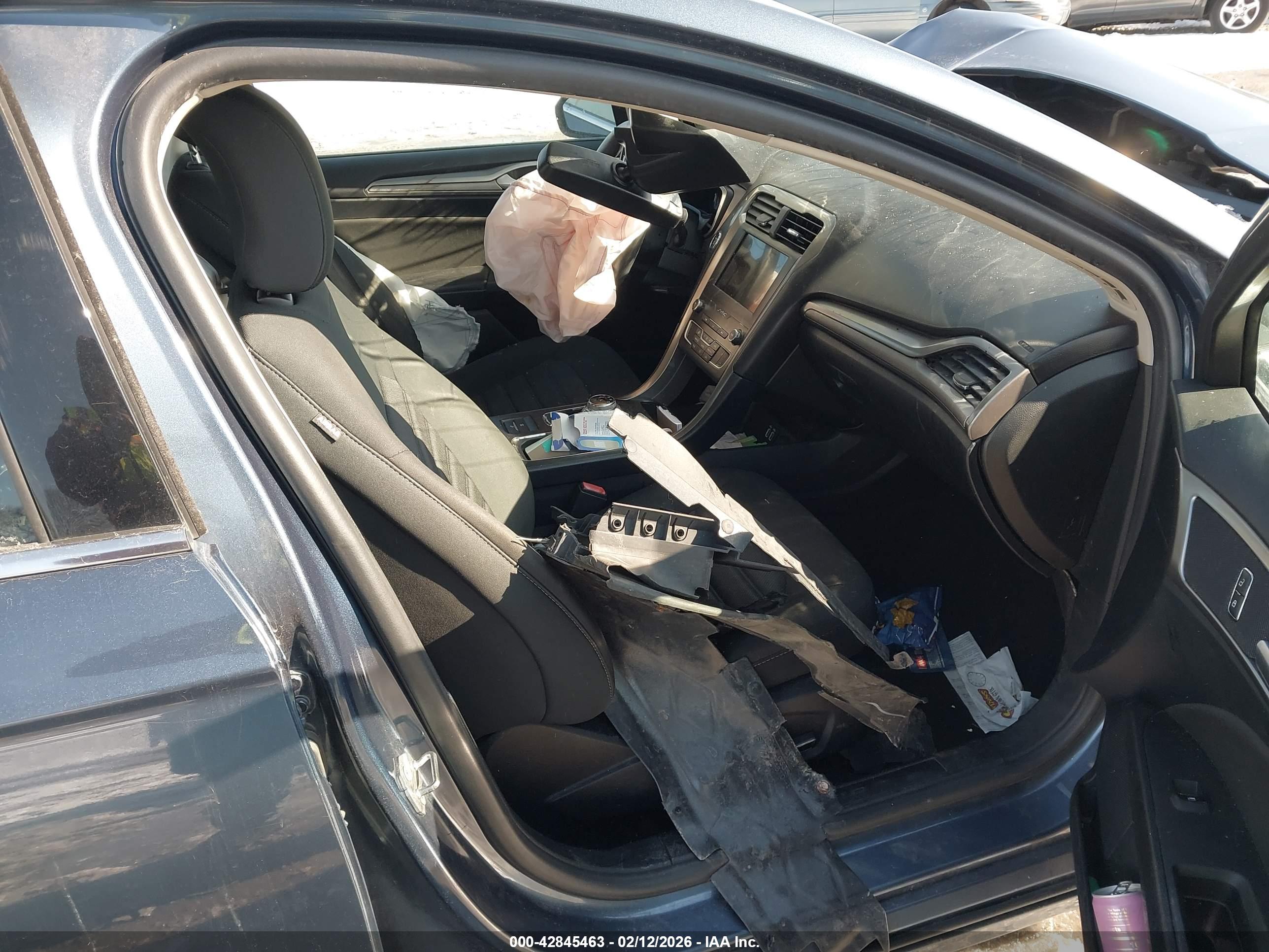 FORD FUSION image 5