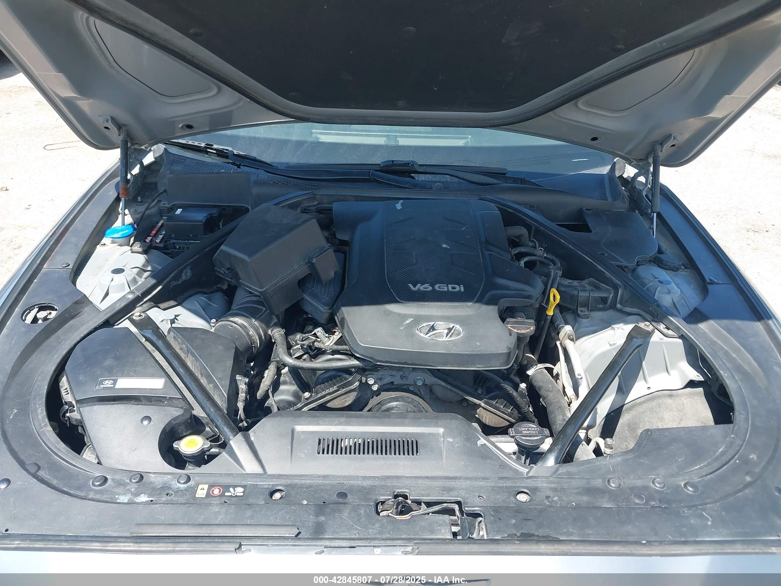 HYUNDAI GENESIS image 10
