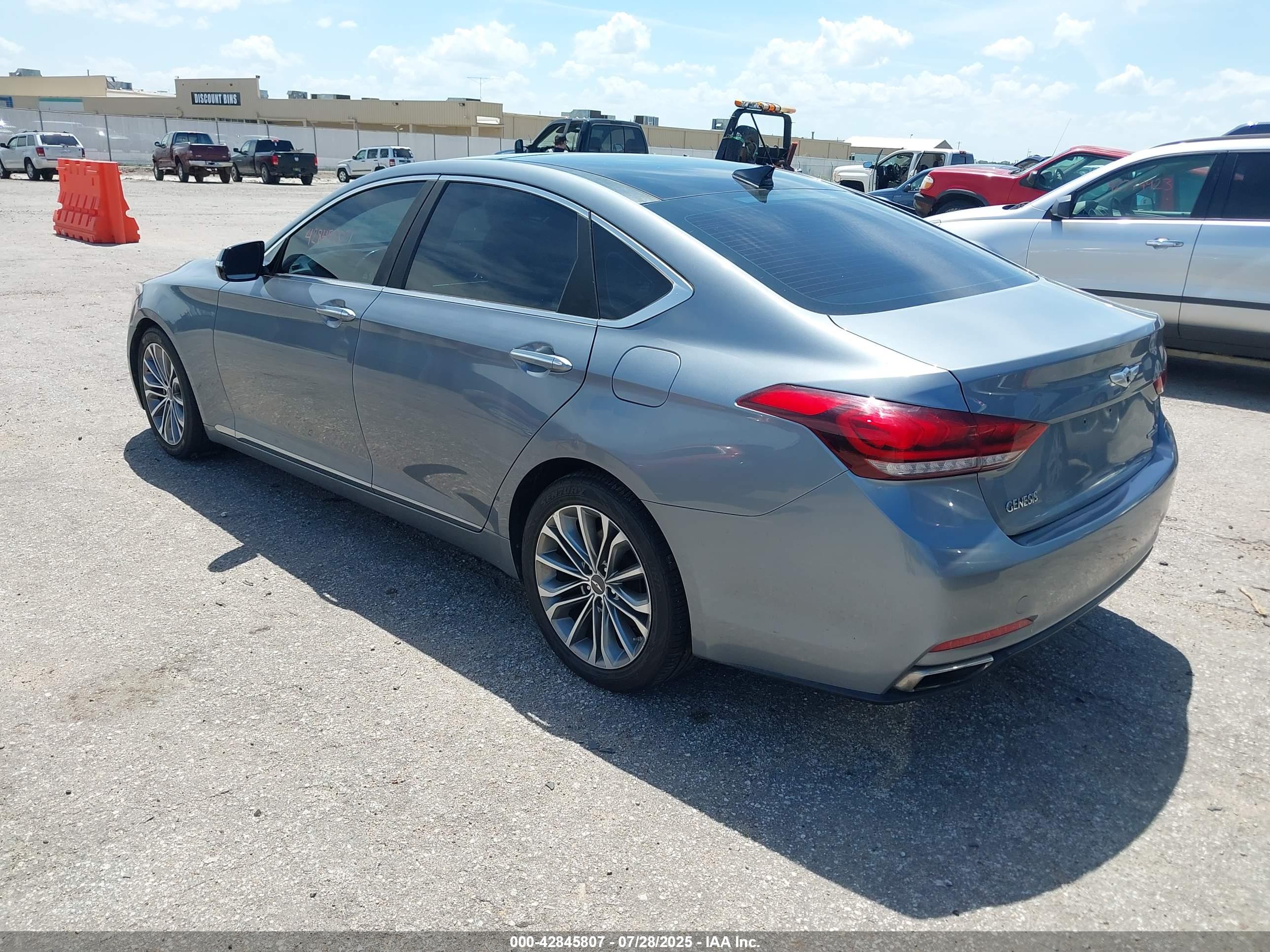 HYUNDAI GENESIS image 3