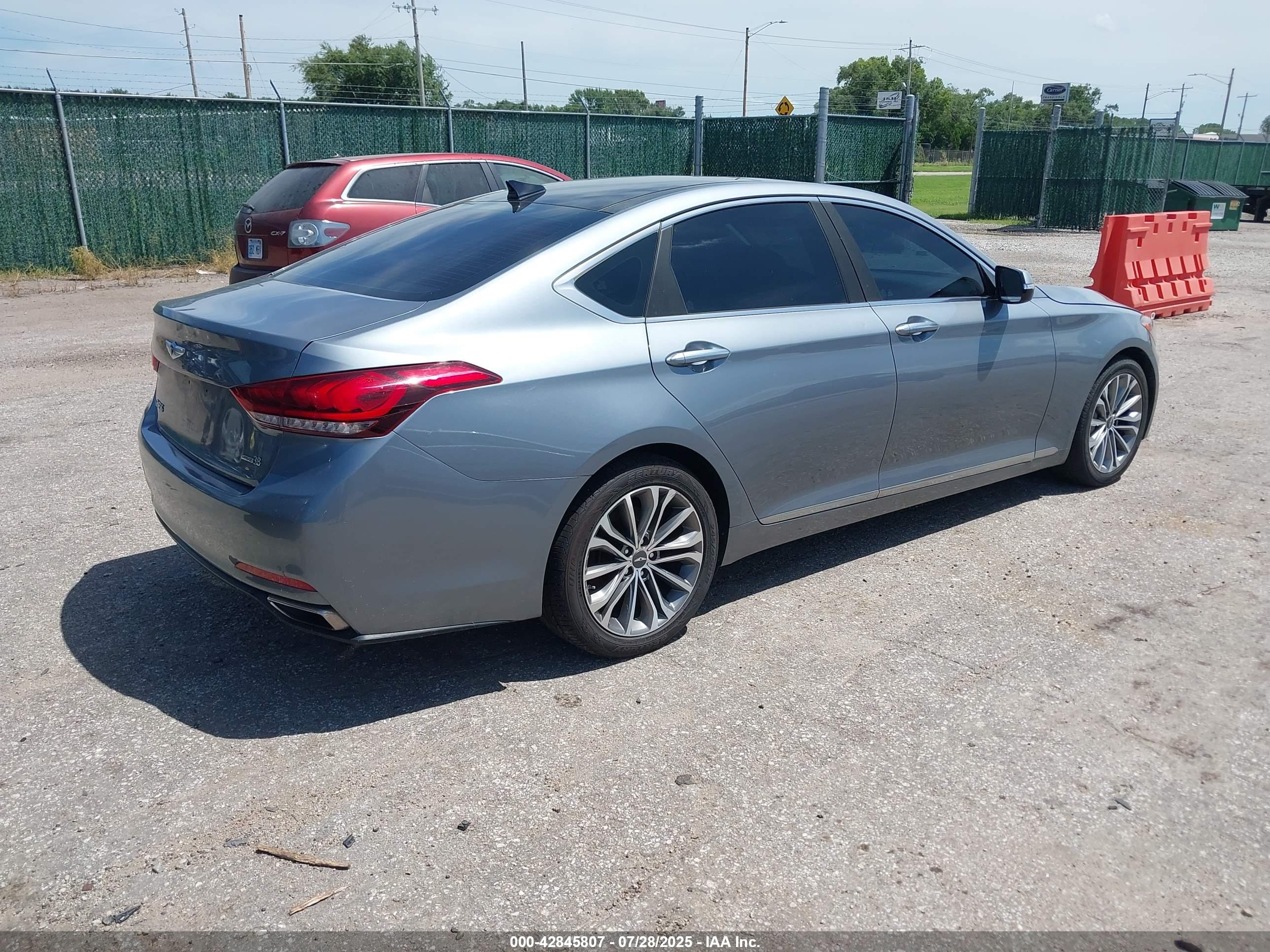 HYUNDAI GENESIS image 4