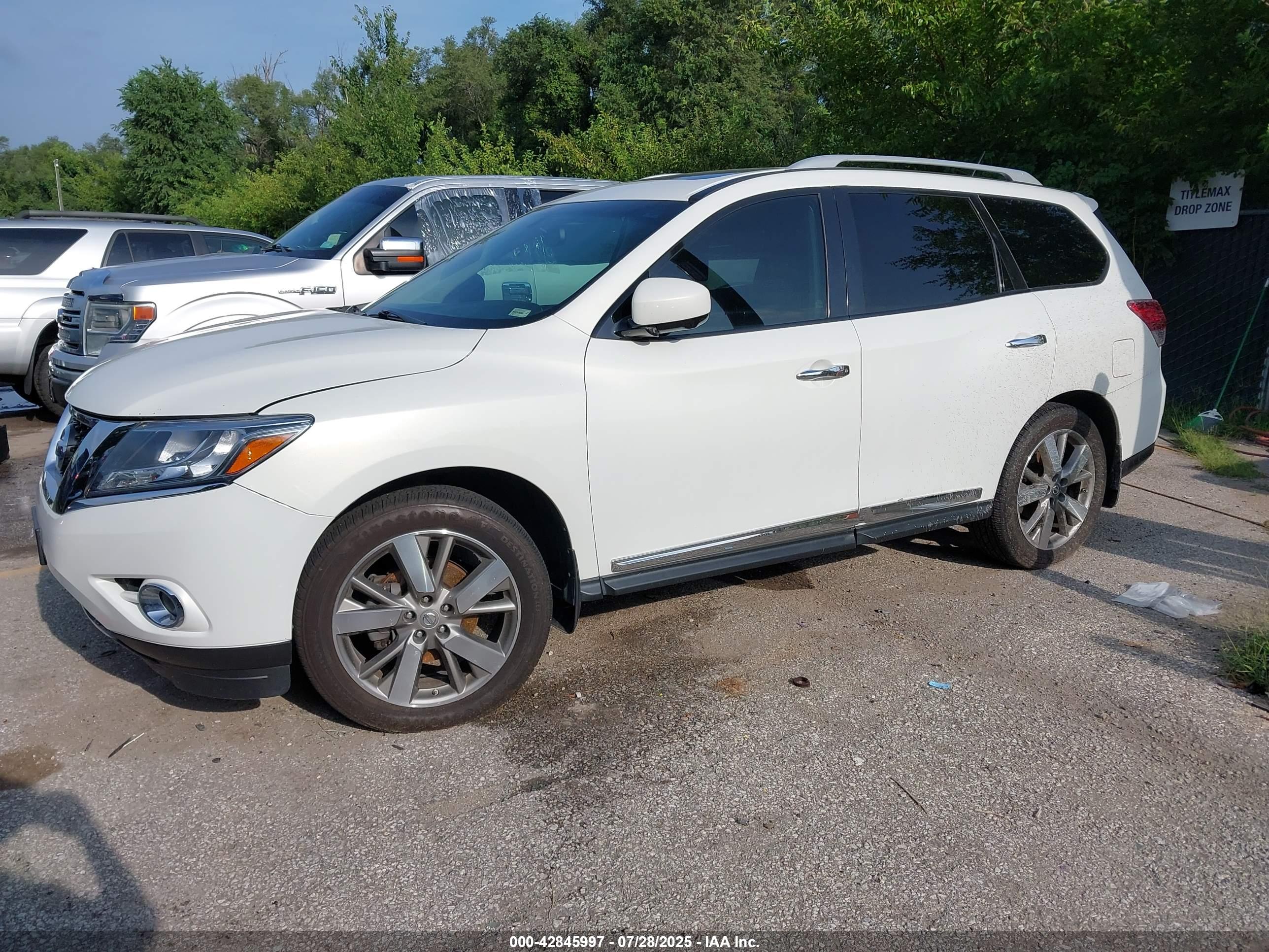 NISSAN PATHFINDER image 2