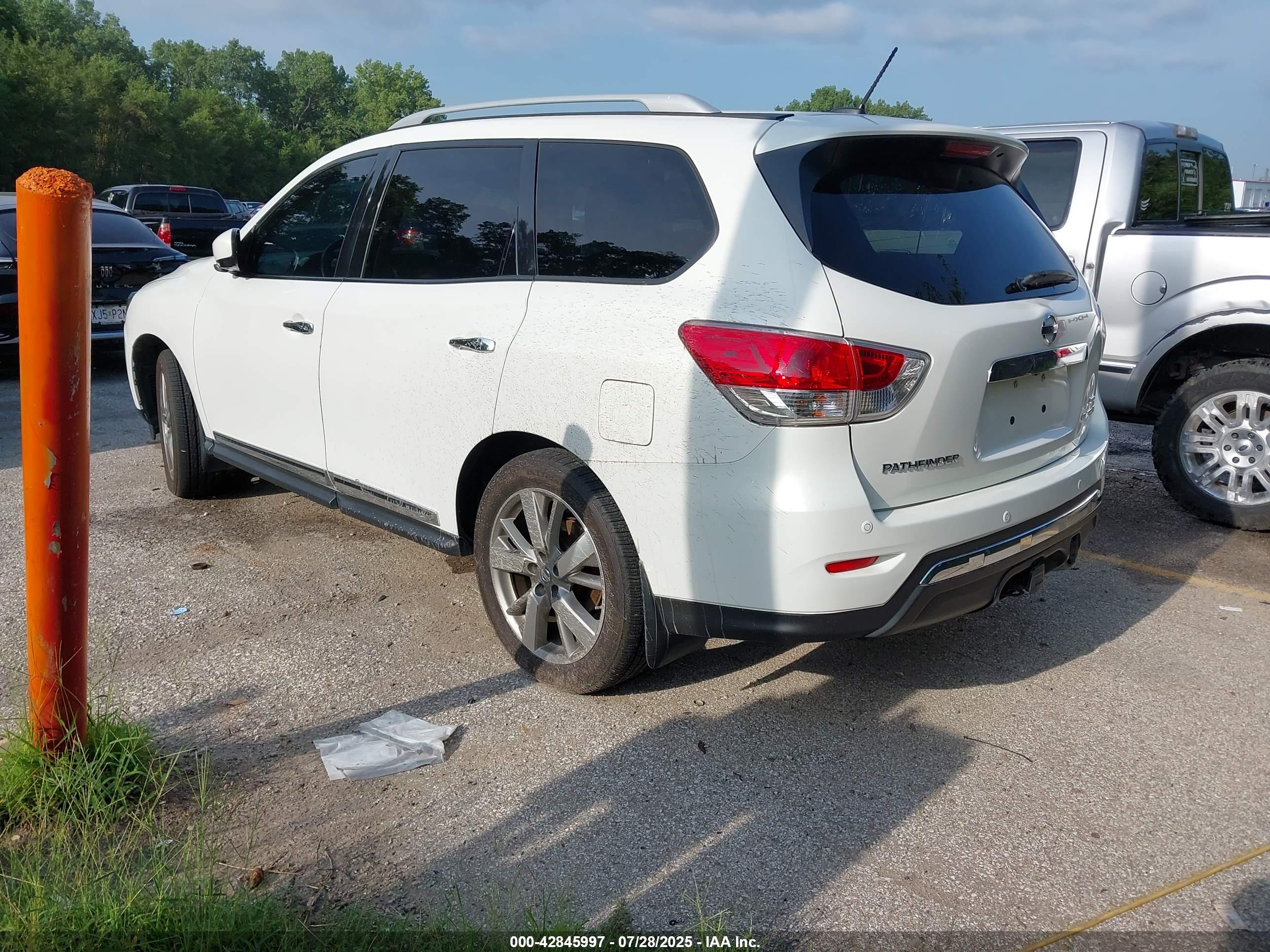 NISSAN PATHFINDER image 3