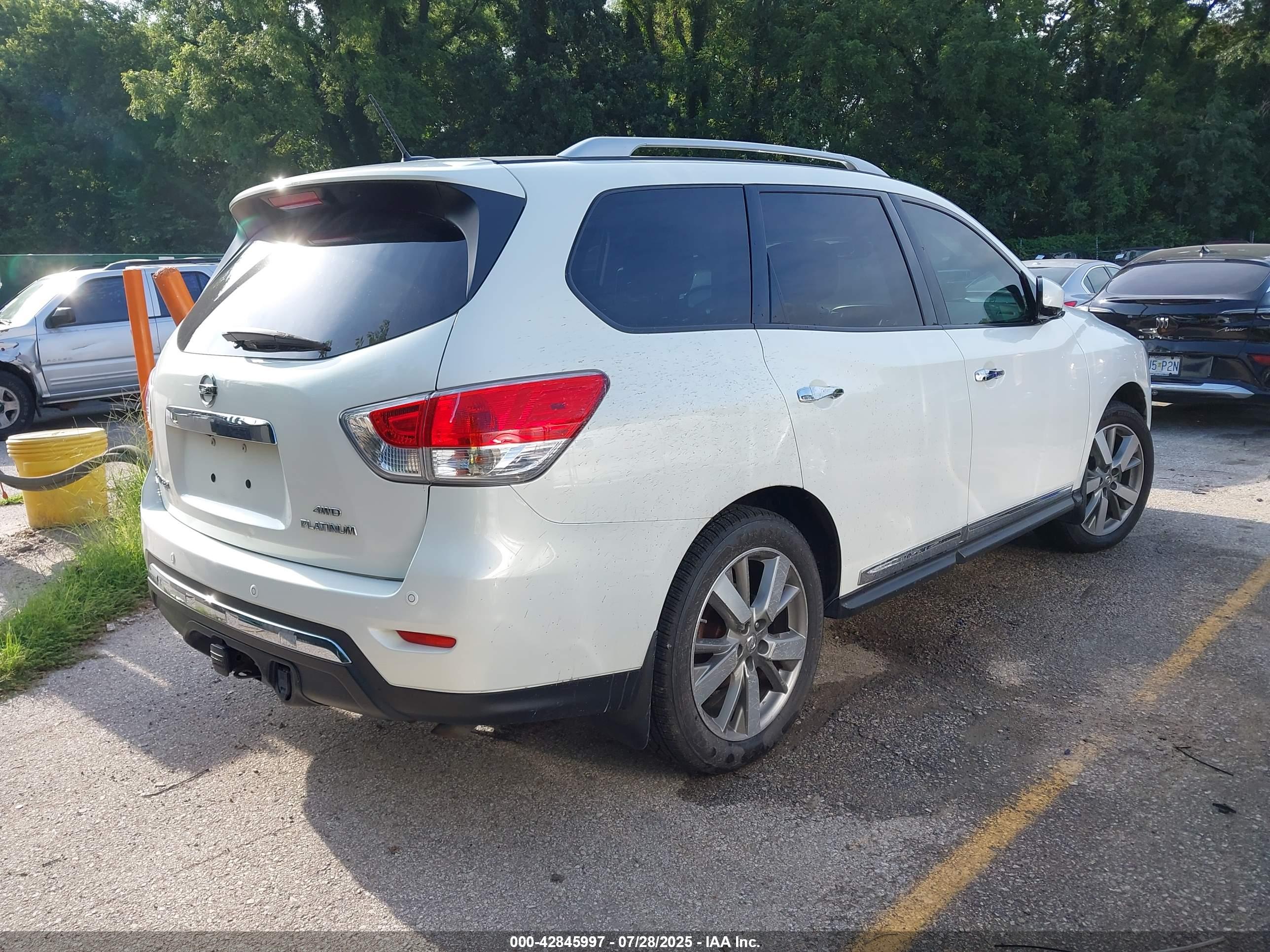 NISSAN PATHFINDER image 4