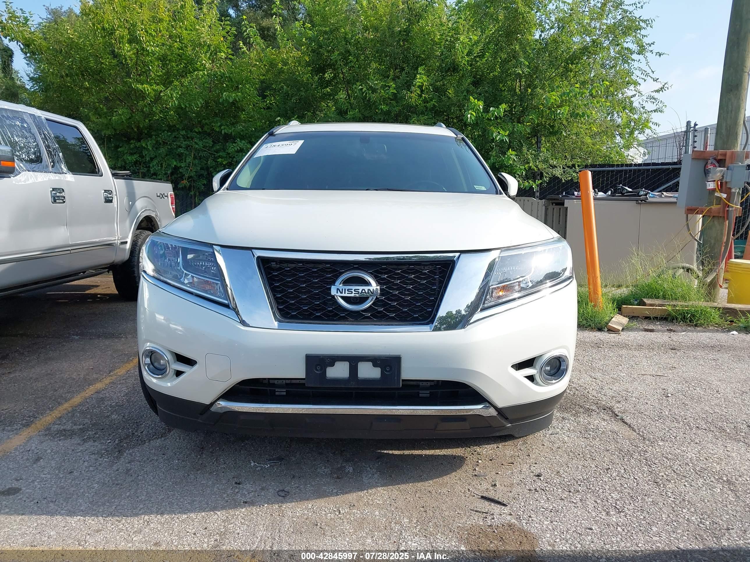 NISSAN PATHFINDER image 6