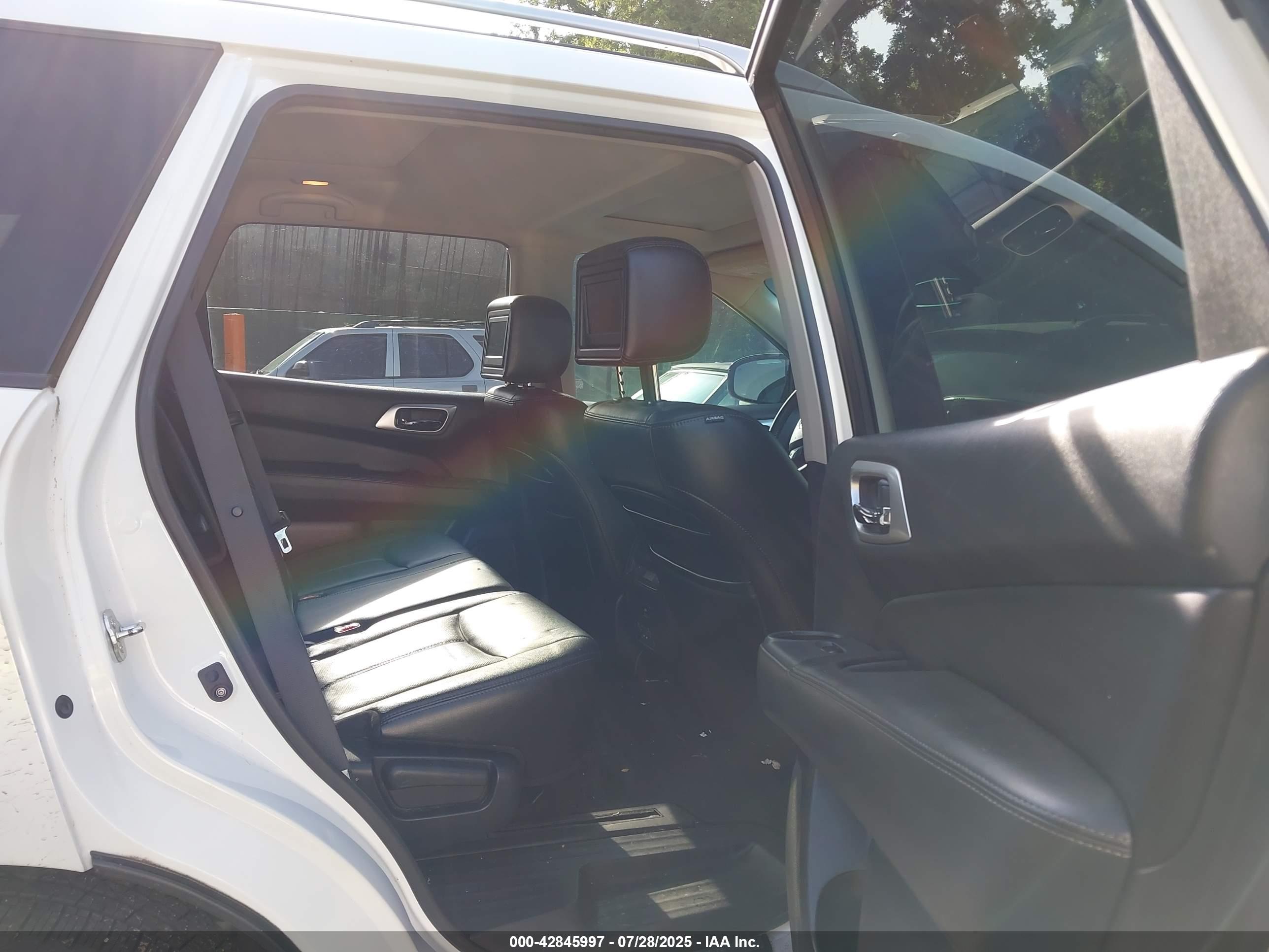 NISSAN PATHFINDER image 8