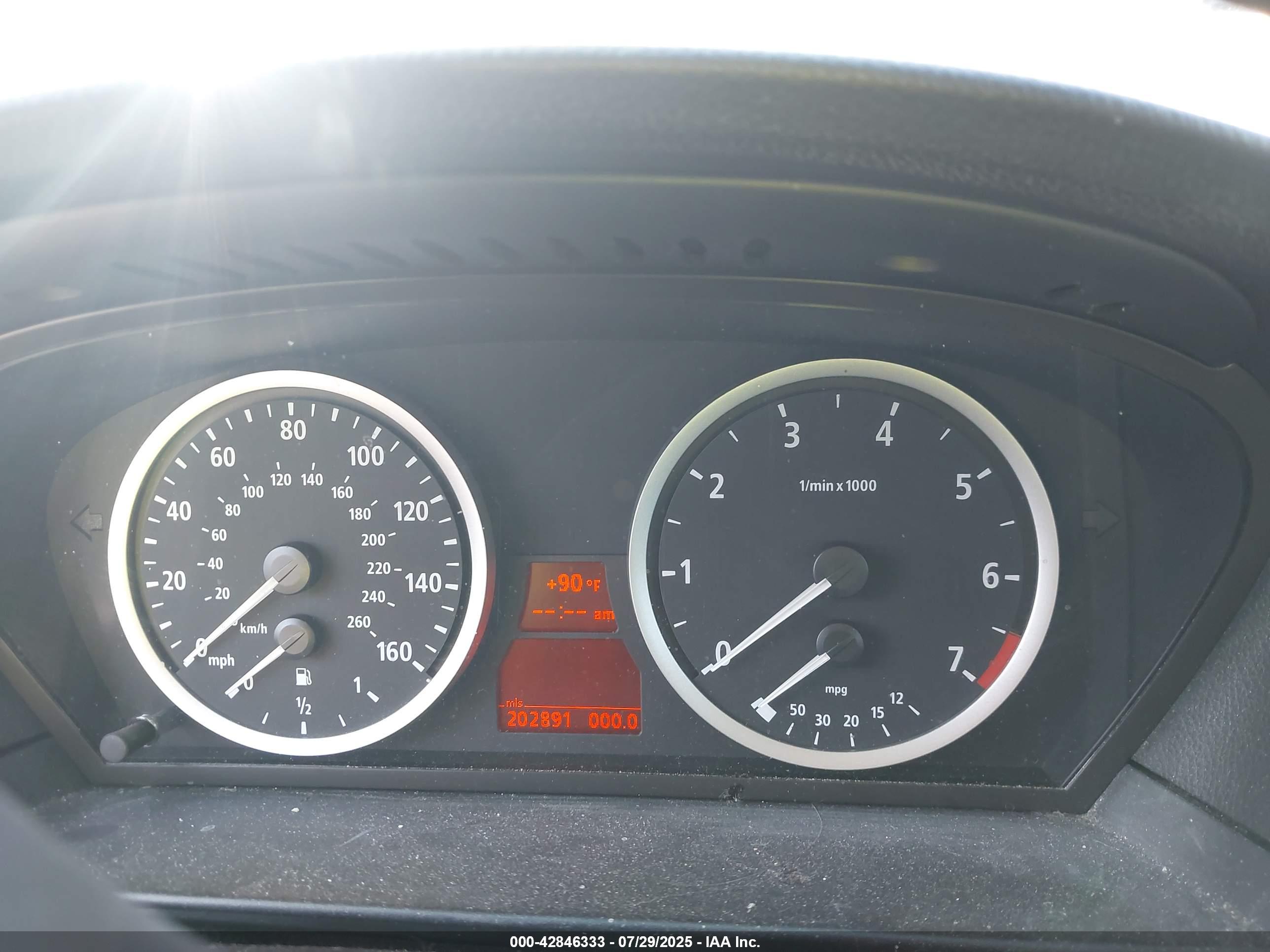 BMW 525I image 7