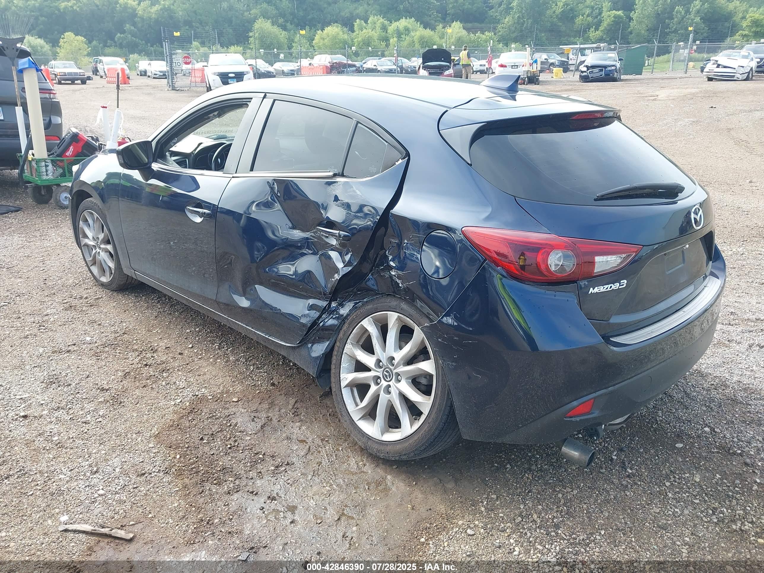 MAZDA MAZDA3 image 3