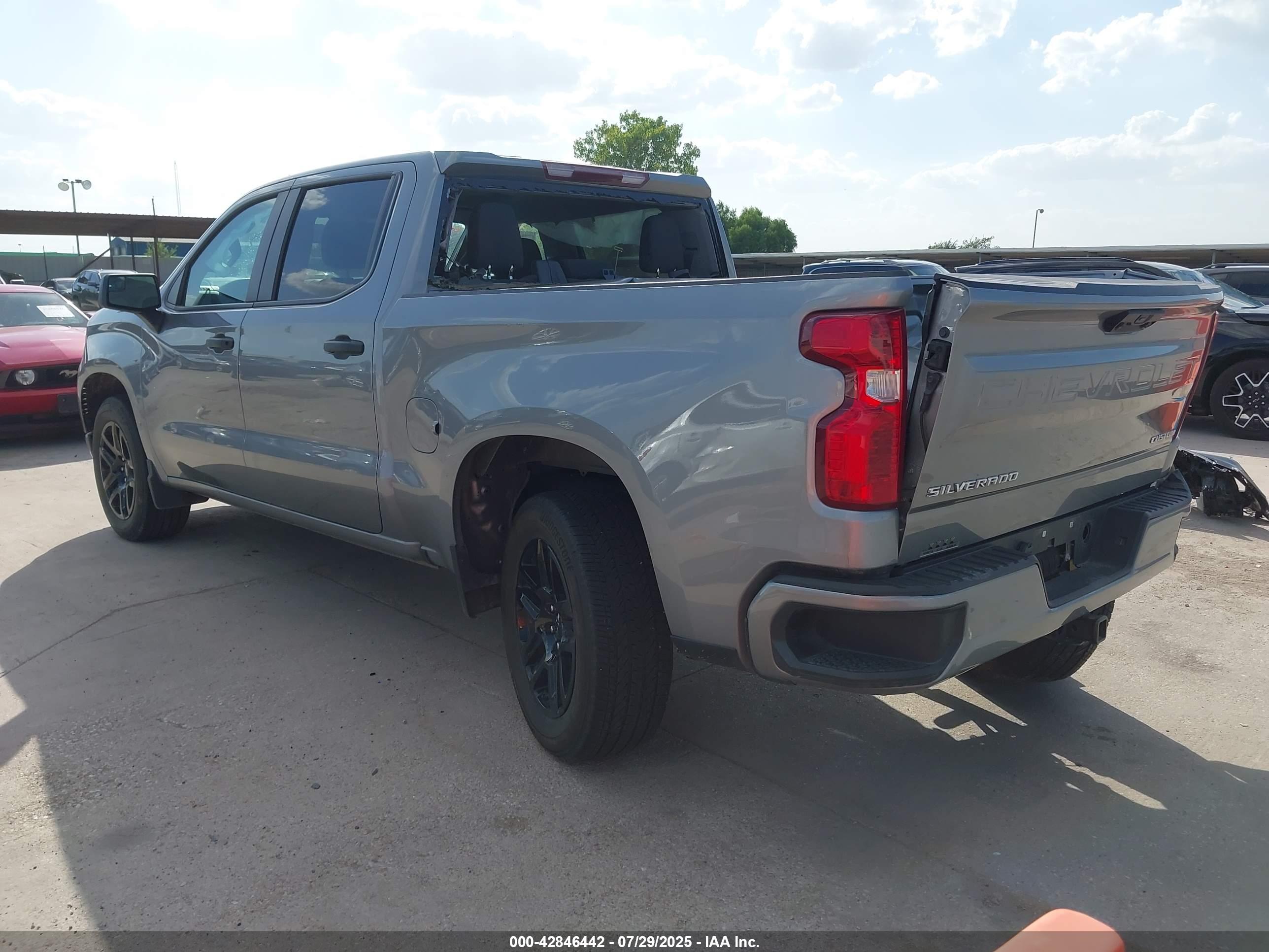 CHEVROLET SILVERADO image 3