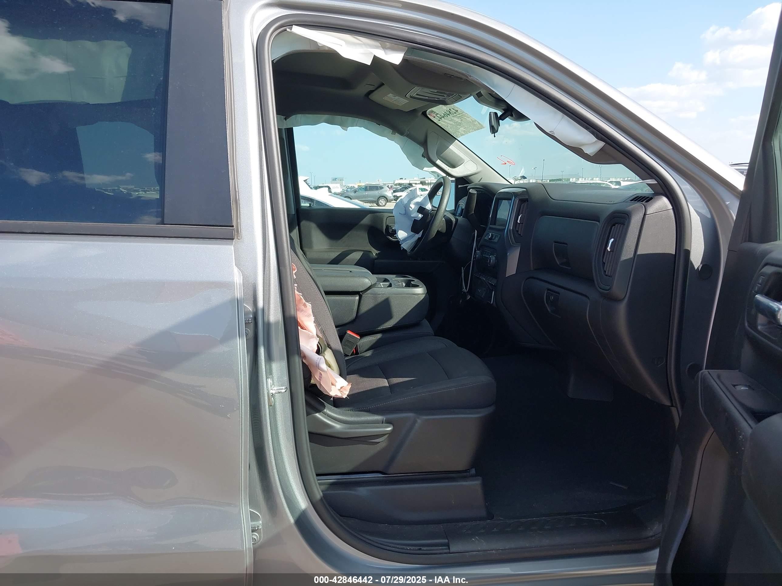 CHEVROLET SILVERADO image 5