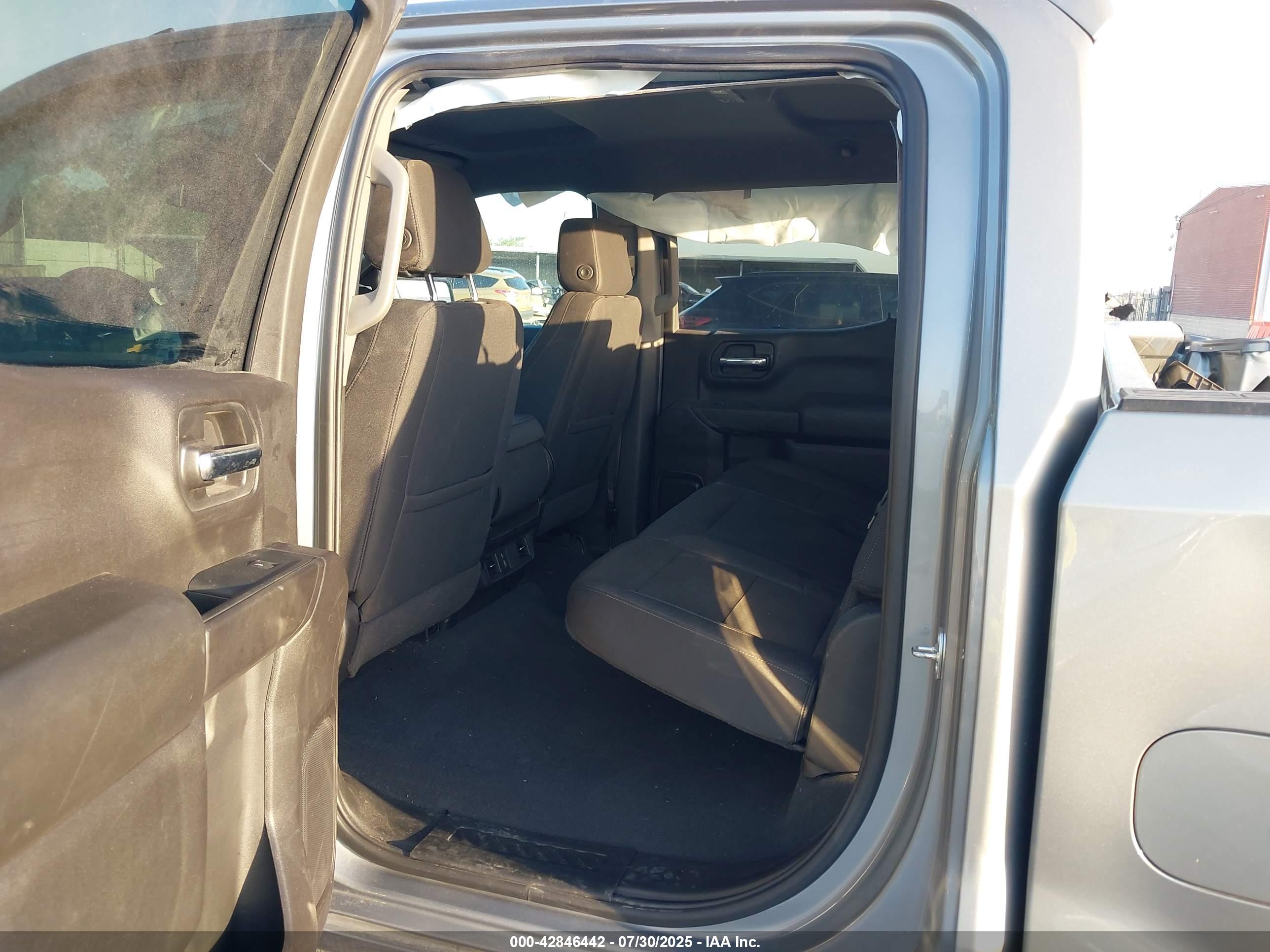 CHEVROLET SILVERADO image 8