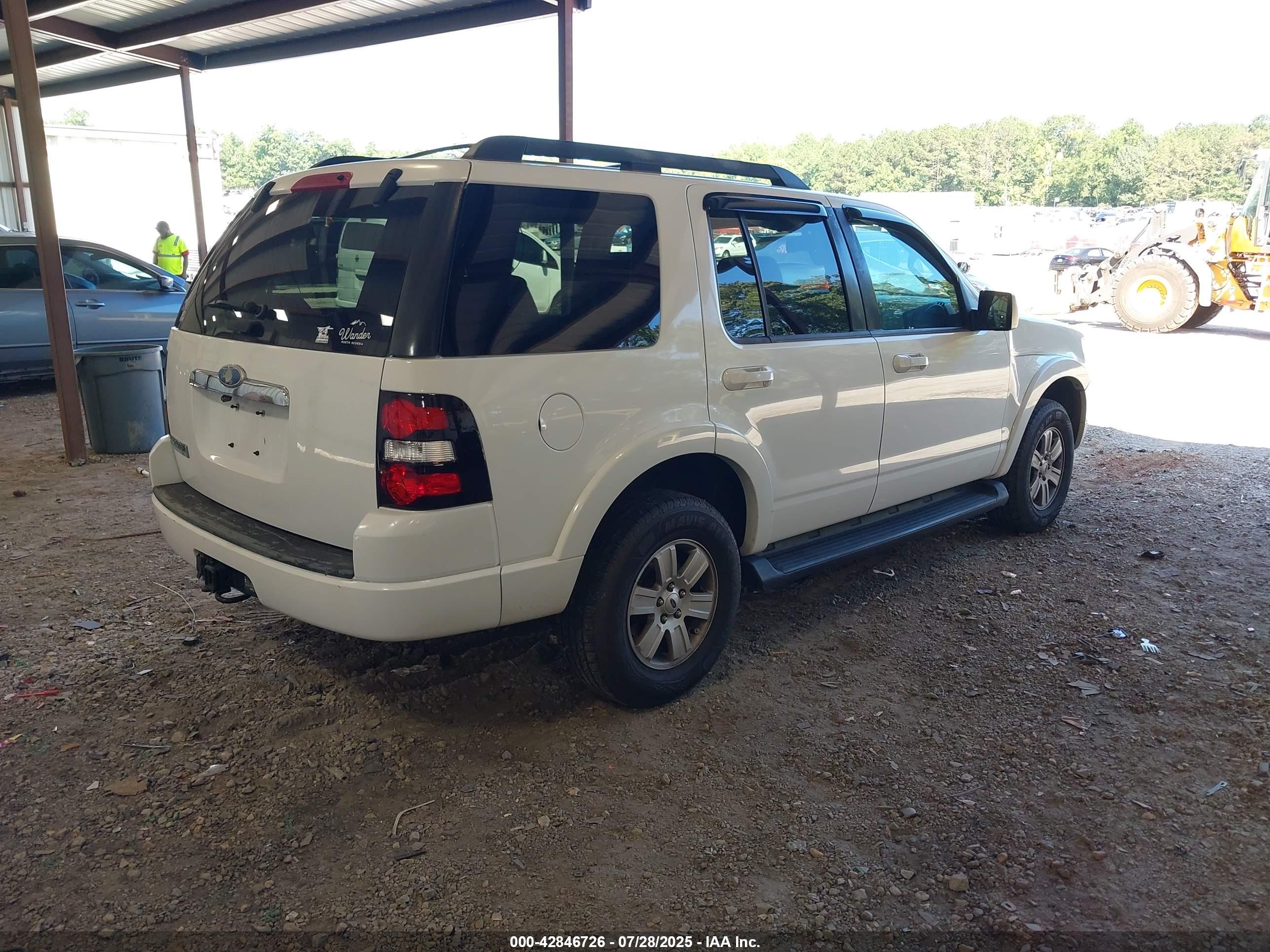 FORD EXPLORER image 4