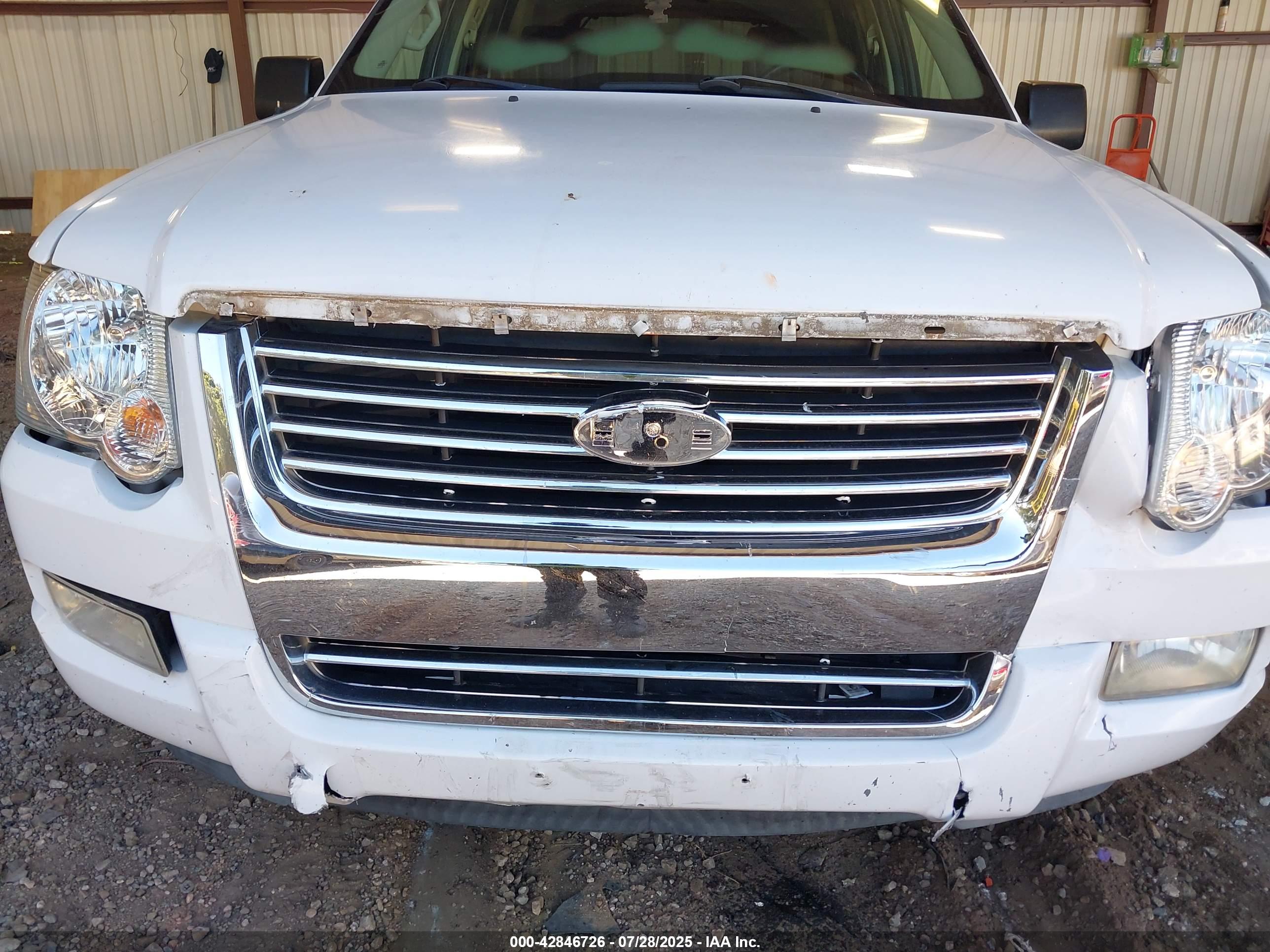 FORD EXPLORER image 6