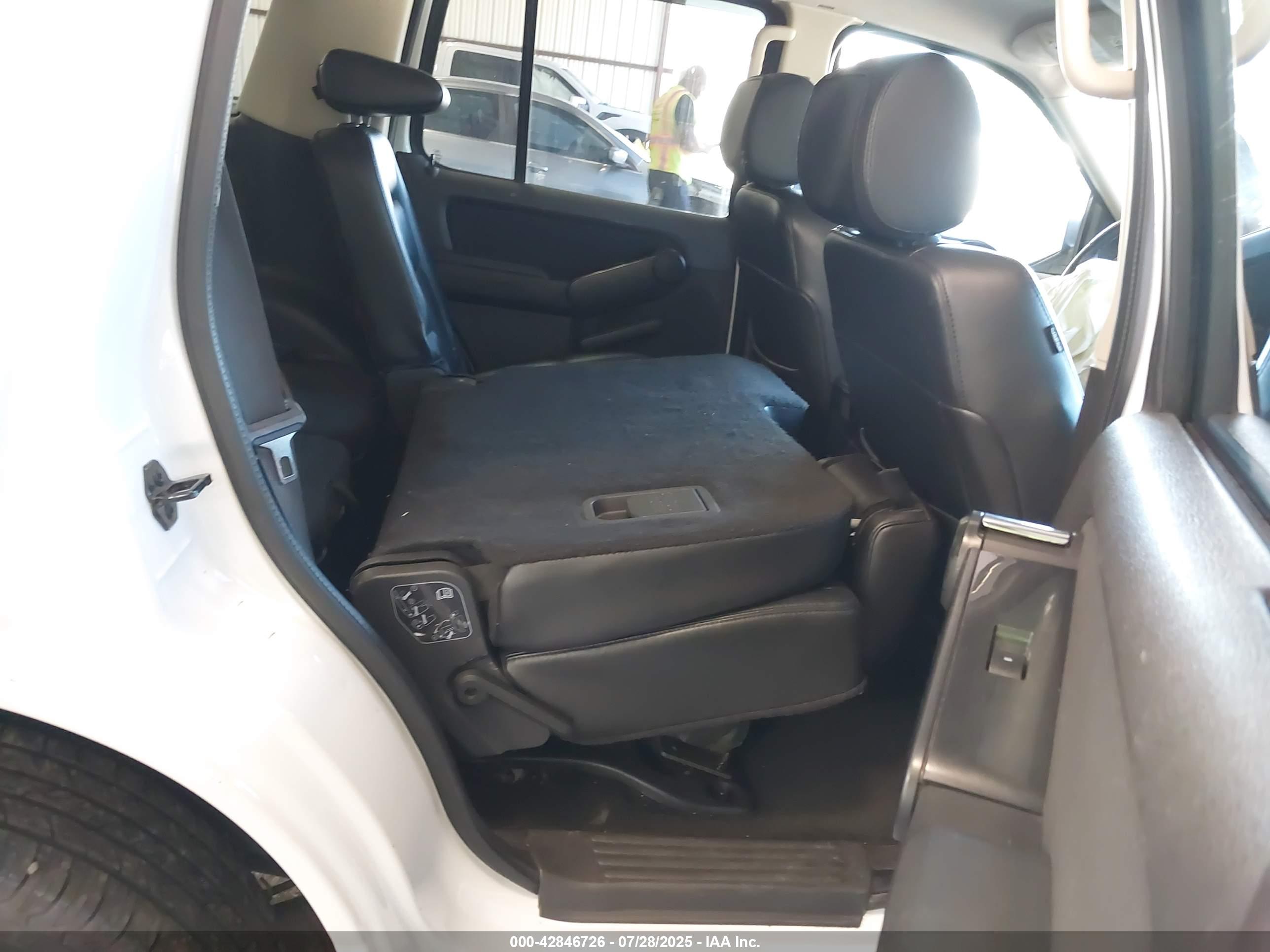 FORD EXPLORER image 8