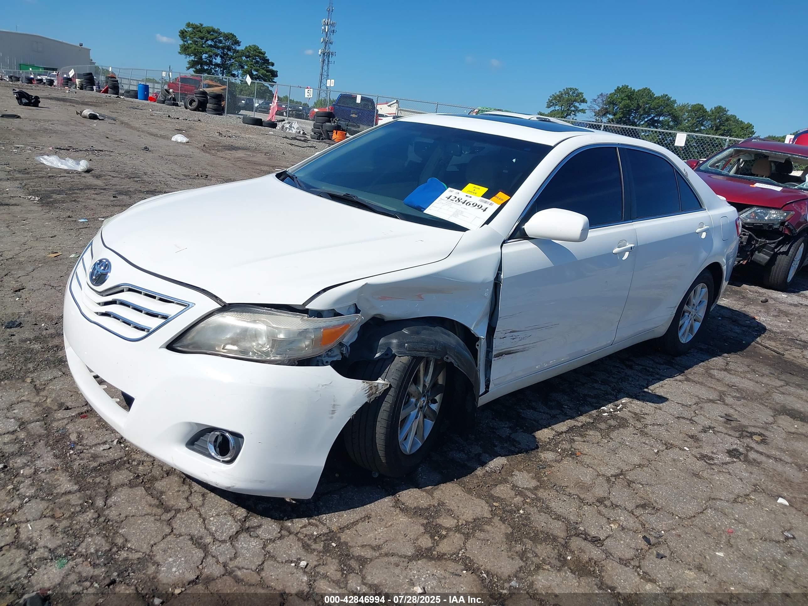 TOYOTA CAMRY image 2